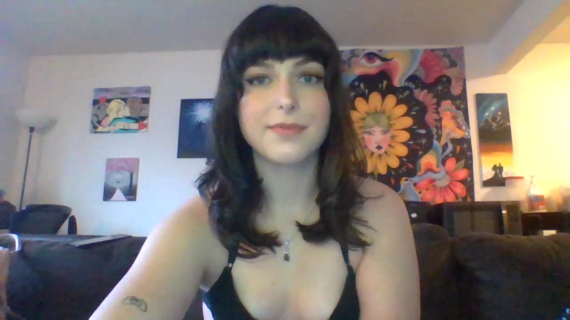 Gallery image thumbnail from AuroraLightz's myfreecams stream on, 04/19/2025, 16:56 image 15 of 20