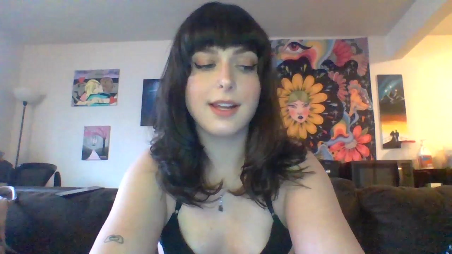 Gallery image thumbnail from AuroraLightz's myfreecams stream on, 04/19/2025, 16:56 image 16 of 20