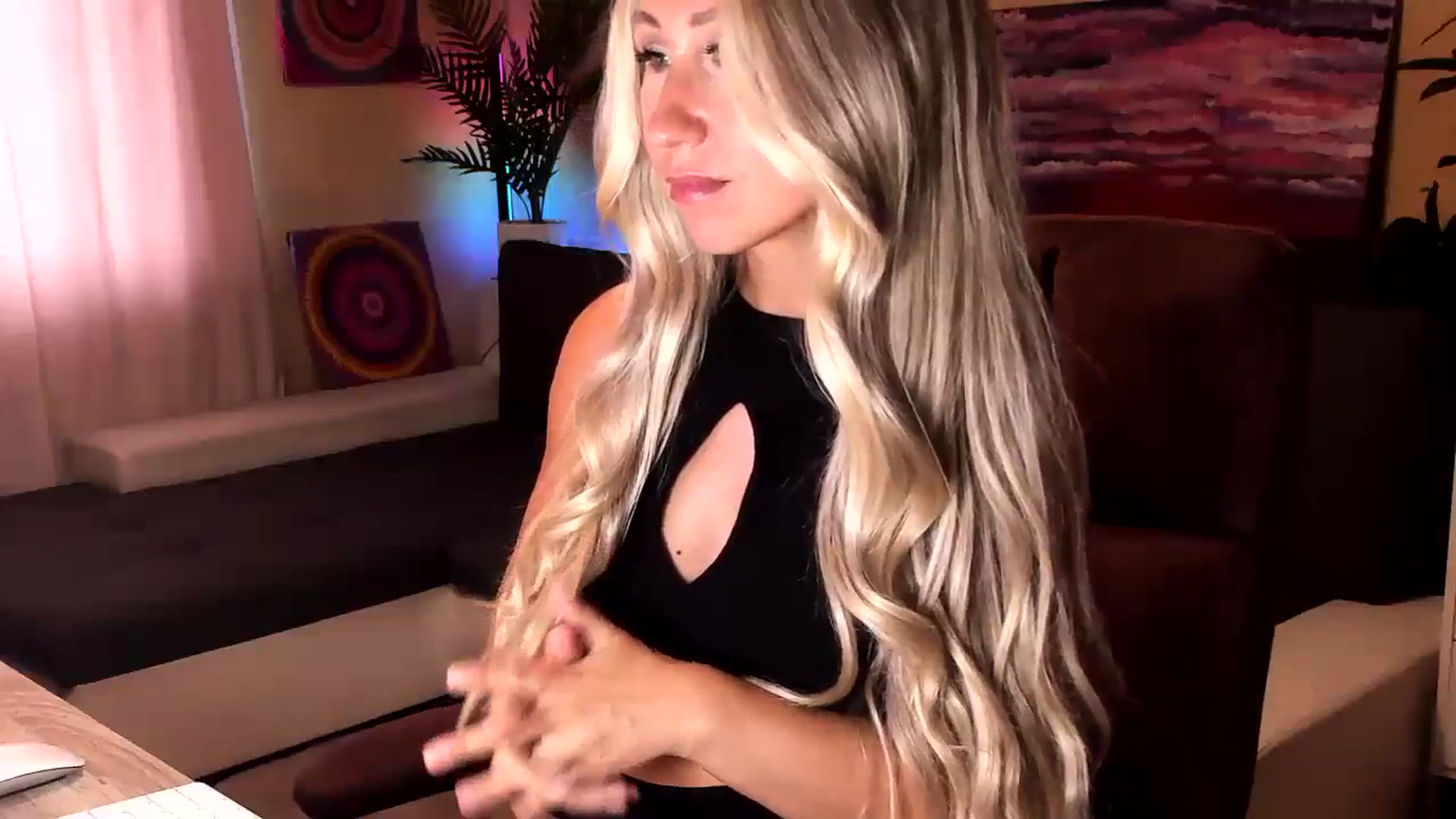 Gallery image thumbnail from AuroraRossi's myfreecams stream on, 07/29/2024, 07:50 image 13 of 20