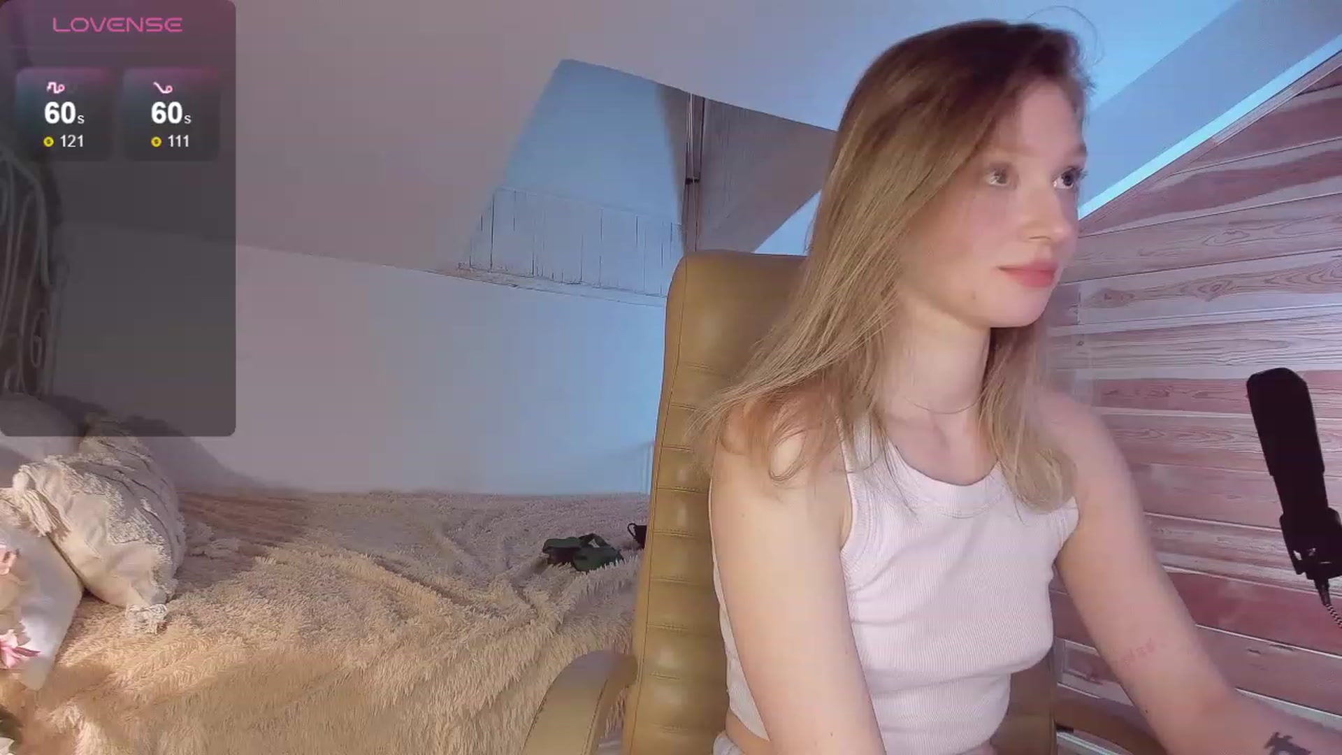 Gallery image thumbnail from AuroraShy's myfreecams stream on, 03/16/2024, 14:04 image 11 of 20
