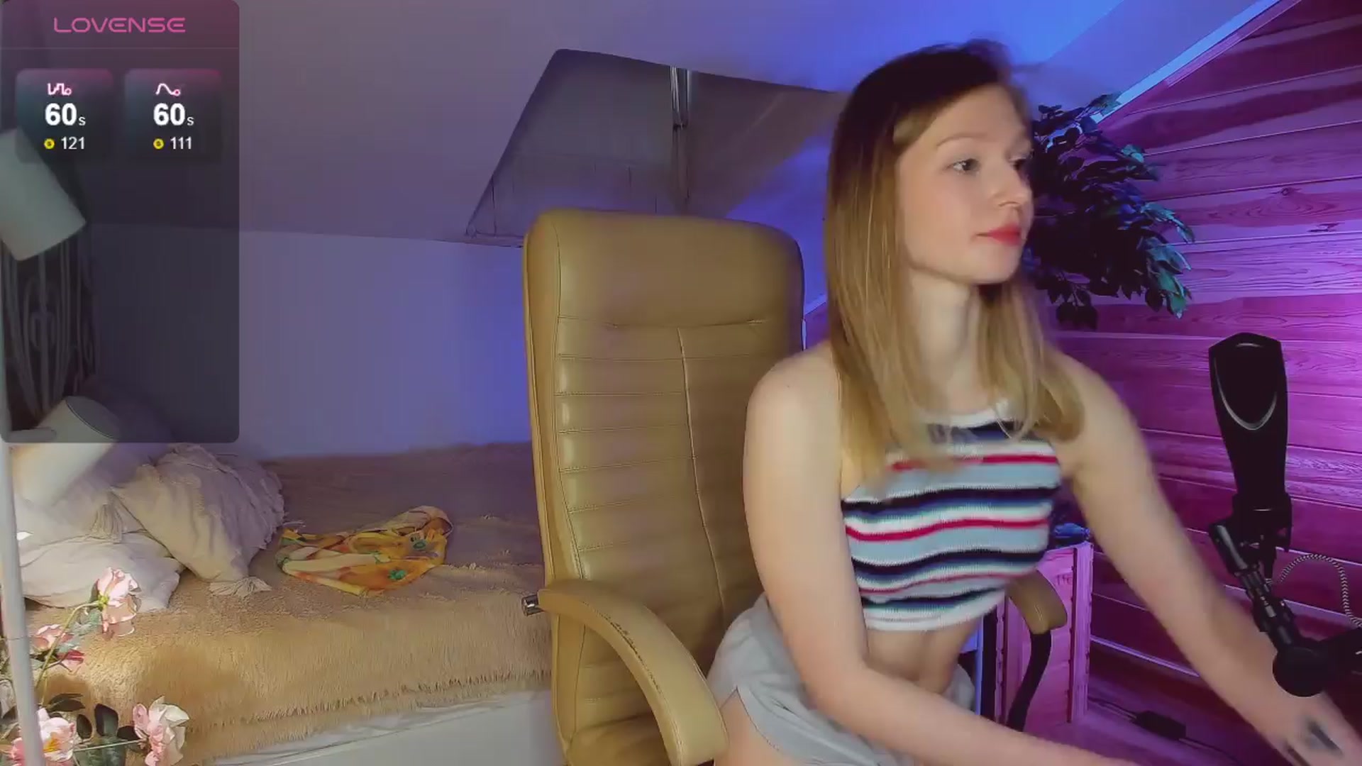 Gallery image thumbnail from AuroraShy's myfreecams stream on, 04/07/2024, 15:12 image 15 of 20