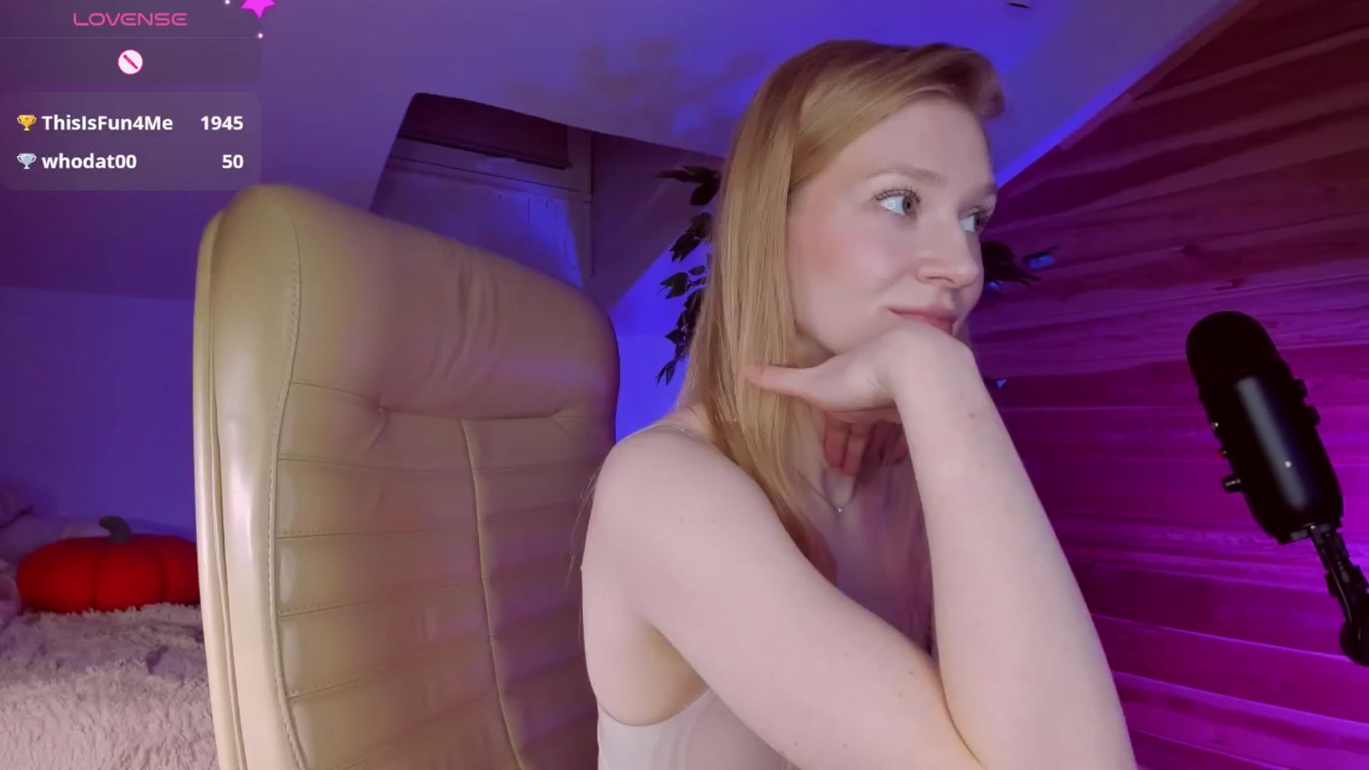 Gallery image thumbnail from AuroraShy's myfreecams stream on, 11/09/2025, 15:35 image 13 of 20