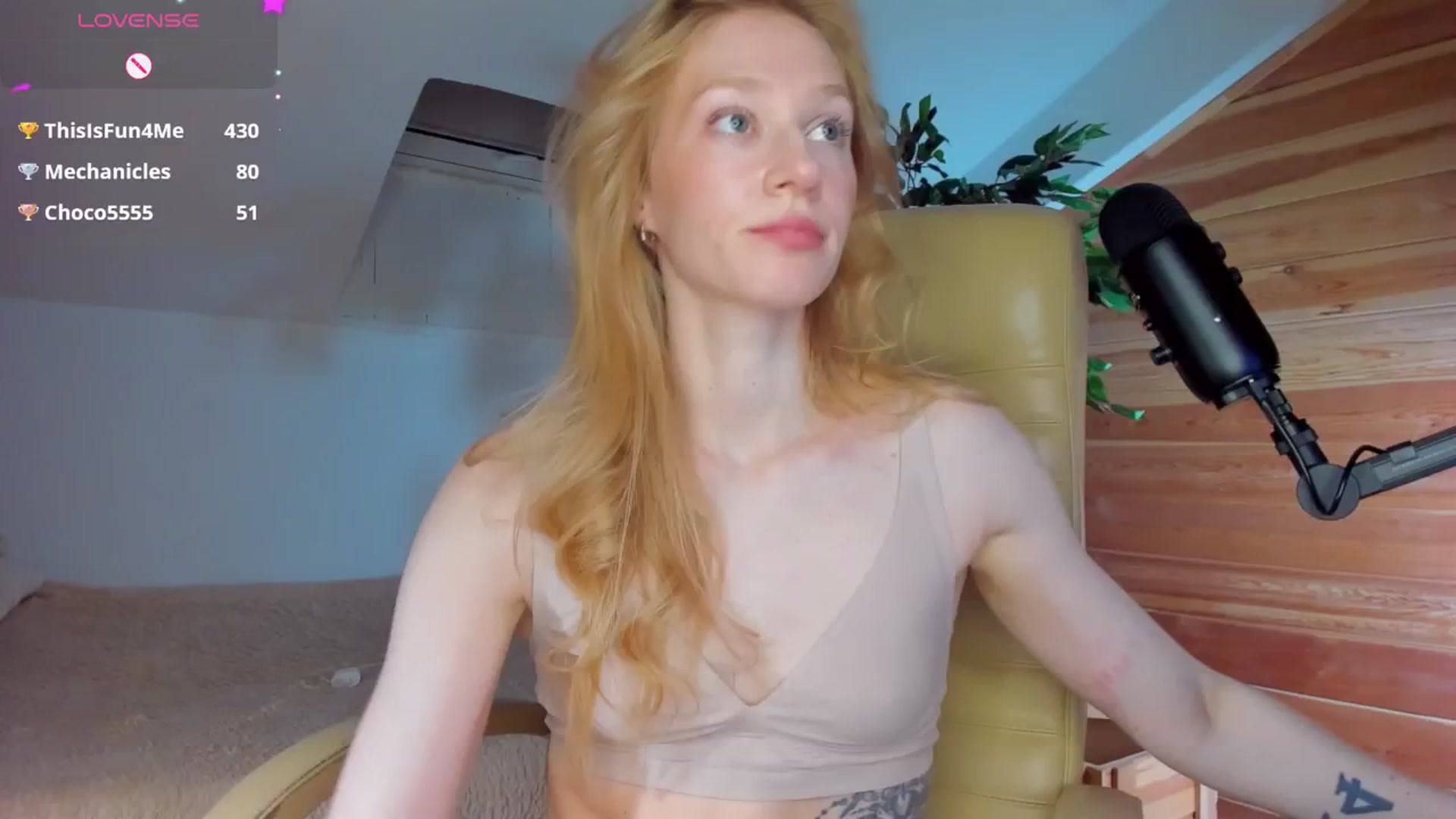 Gallery image thumbnail from AuroraShy's myfreecams stream on, 11/16/2025, 15:14 image 17 of 20