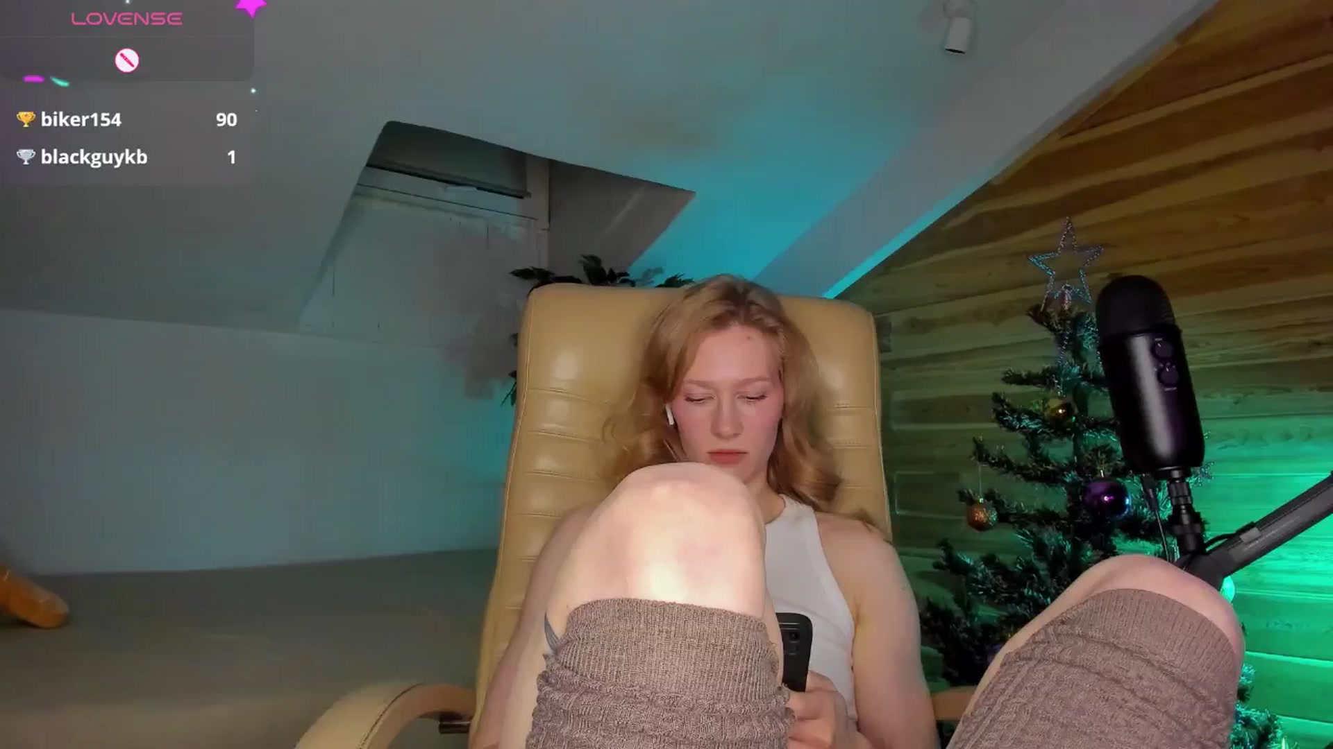 Gallery image thumbnail from AuroraShy's myfreecams stream on, 12/13/2025, 15:03 image 5 of 20