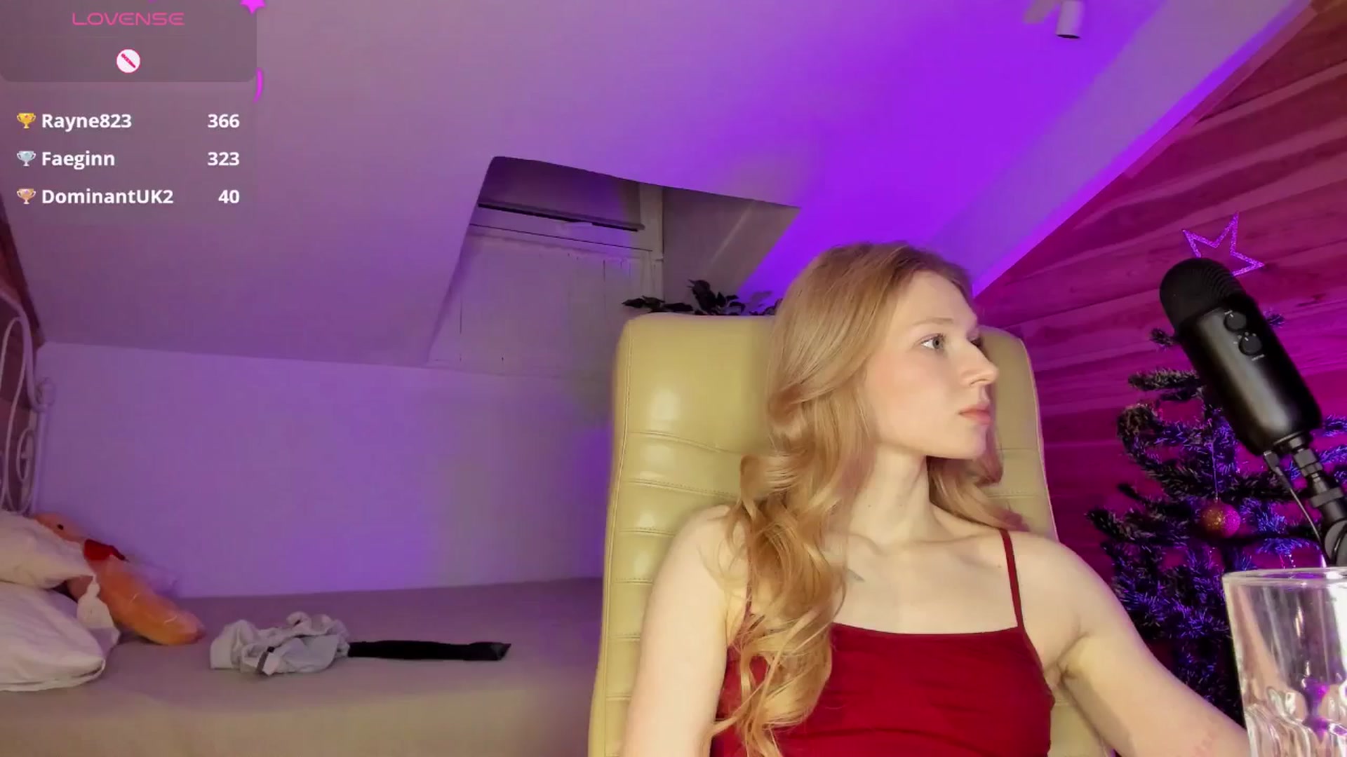 Gallery image thumbnail from AuroraShy's myfreecams stream on, 12/20/2025, 14:47 image 17 of 20