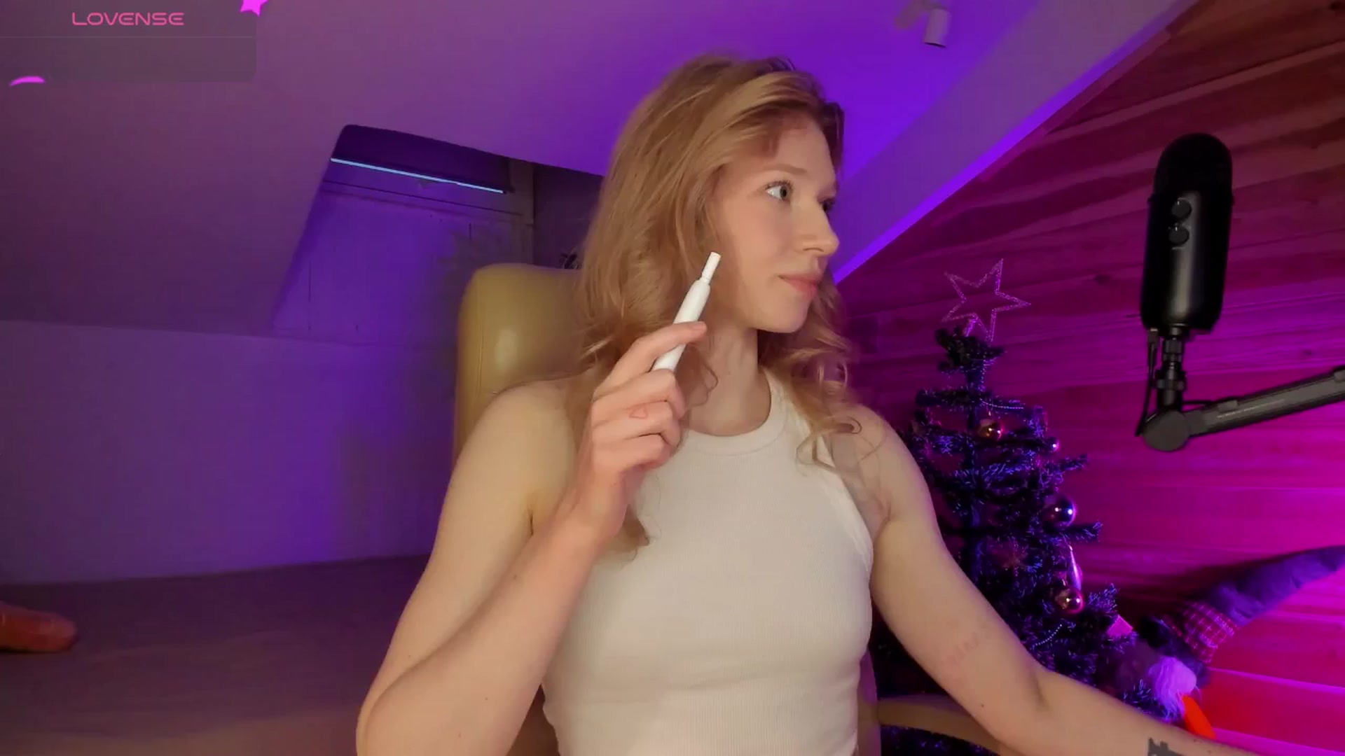 Gallery image thumbnail from AuroraShy's myfreecams stream on, 12/25/2025, 13:30 image 2 of 20
