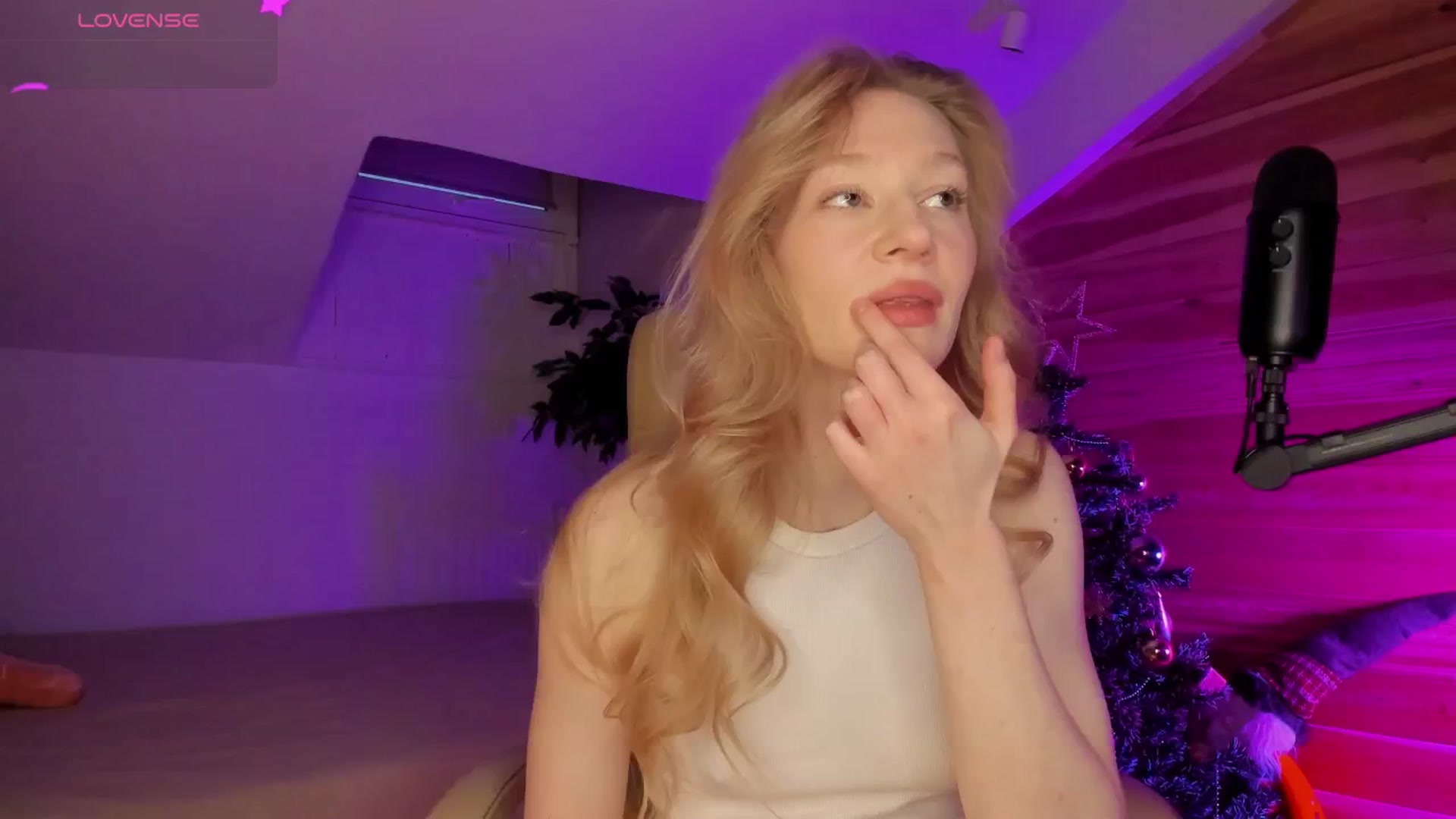 Gallery image thumbnail from AuroraShy's myfreecams stream on, 12/25/2025, 13:30 image 7 of 20