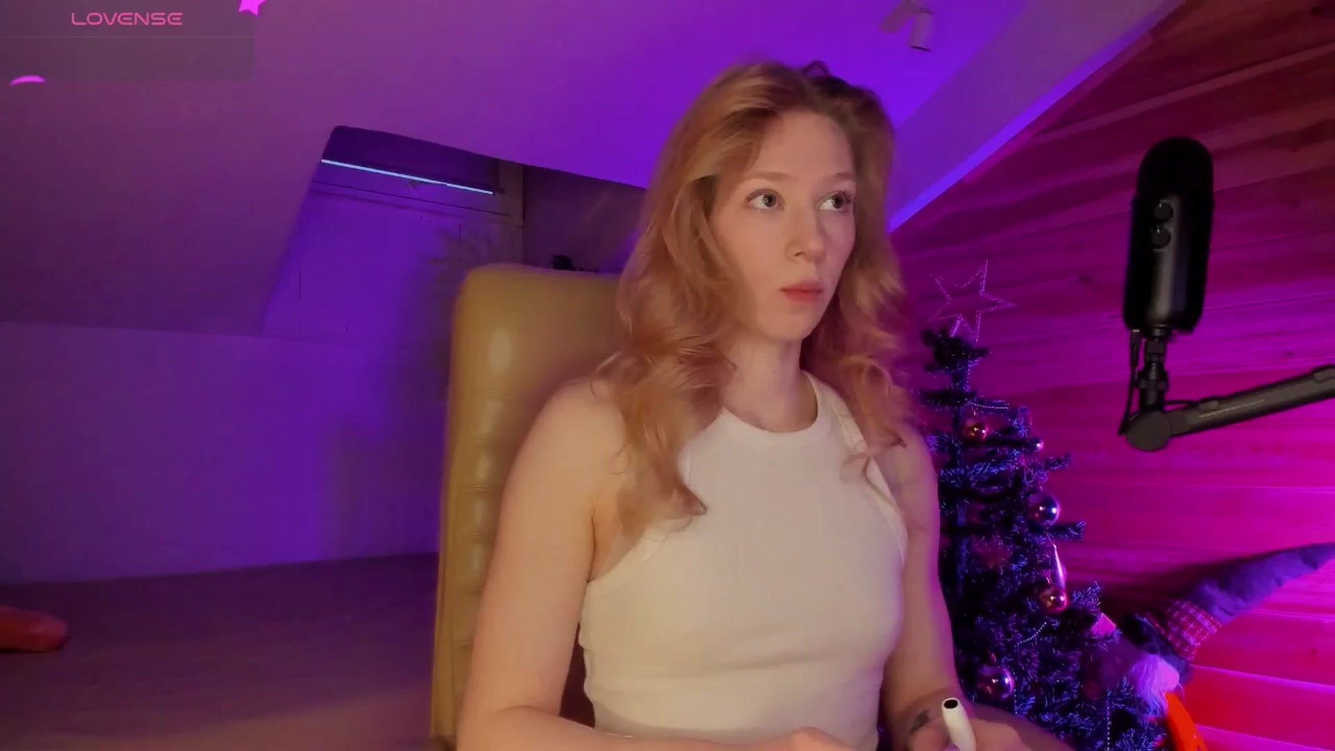 Gallery image thumbnail from AuroraShy's myfreecams stream on, 12/25/2025, 13:30 image 1 of 20