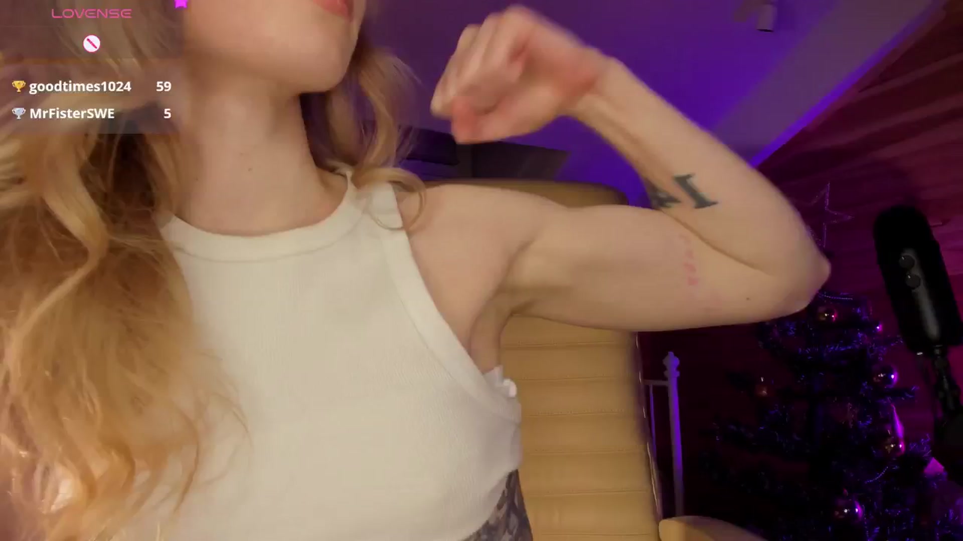 Gallery image thumbnail from AuroraShy's myfreecams stream on, 12/25/2025, 13:58 image 4 of 20