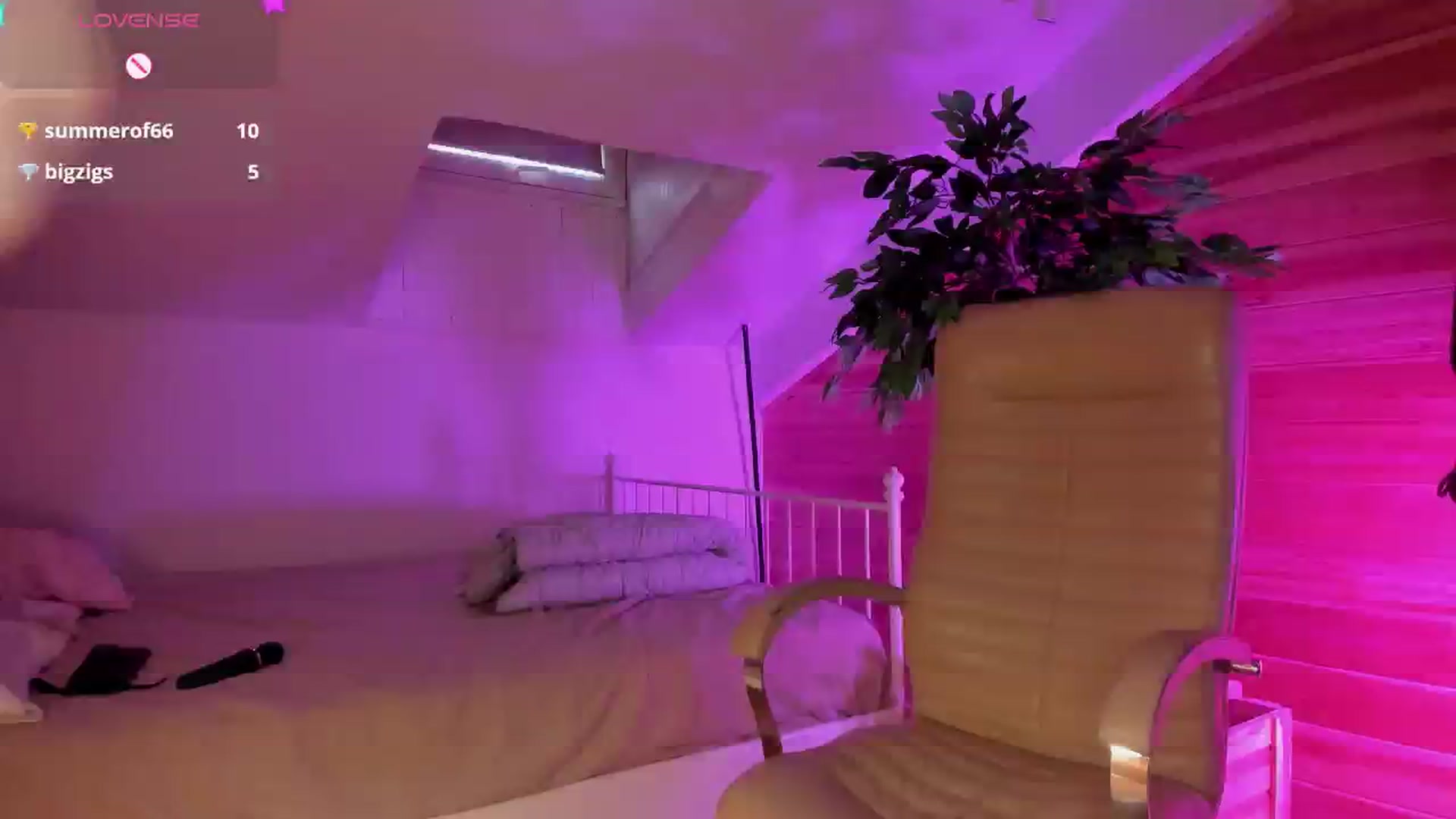 Gallery image thumbnail from AuroraShy's myfreecams stream on, 01/21/2026, 12:23 image 15 of 20