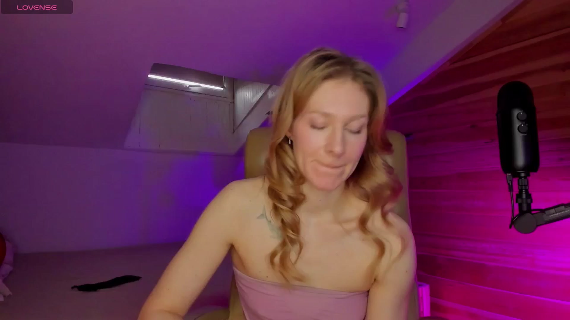 Gallery image thumbnail from AuroraShy's myfreecams stream on, 02/16/2026, 10:45 image 12 of 20