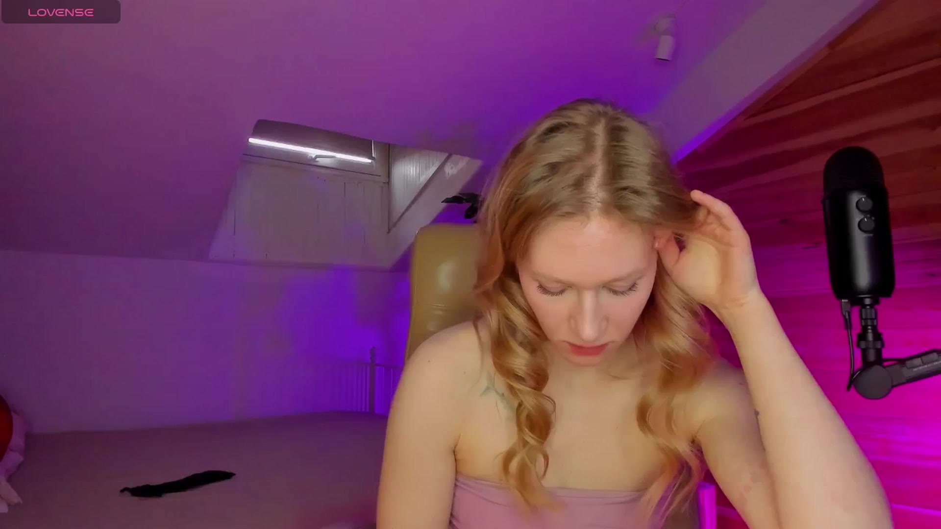 Gallery image thumbnail from AuroraShy's myfreecams stream on, 02/16/2026, 10:45 image 10 of 20
