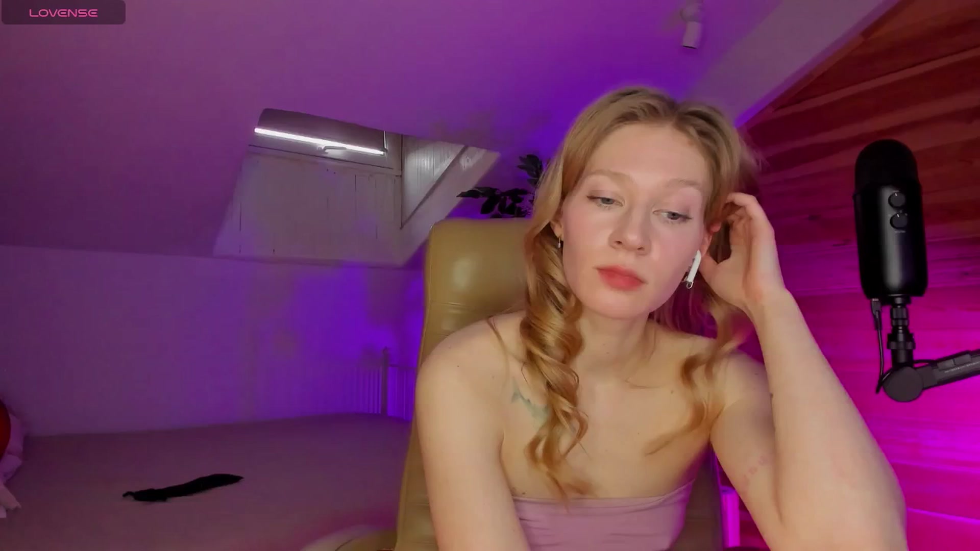 Gallery image thumbnail from AuroraShy's myfreecams stream on, 02/16/2026, 10:45 image 11 of 20