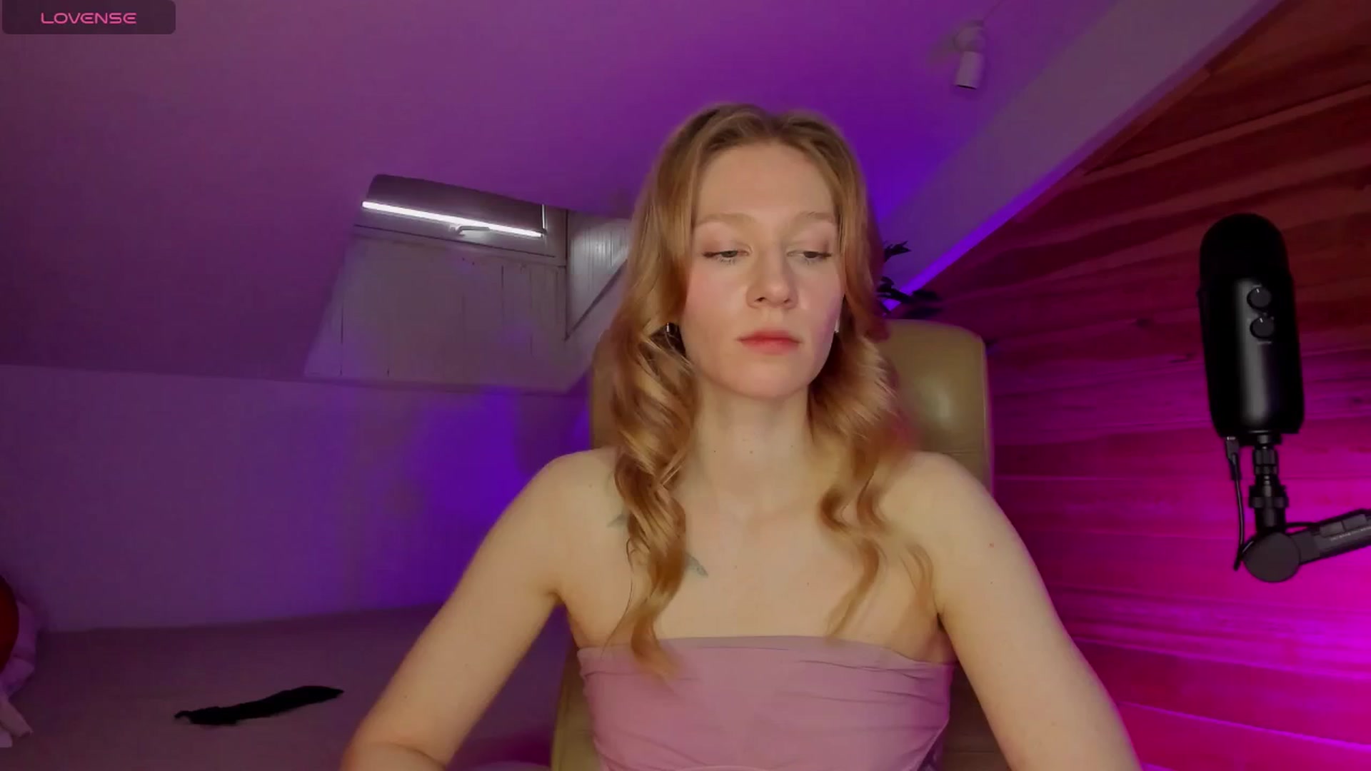 Gallery image thumbnail from AuroraShy's myfreecams stream on, 02/16/2026, 10:45 image 4 of 20