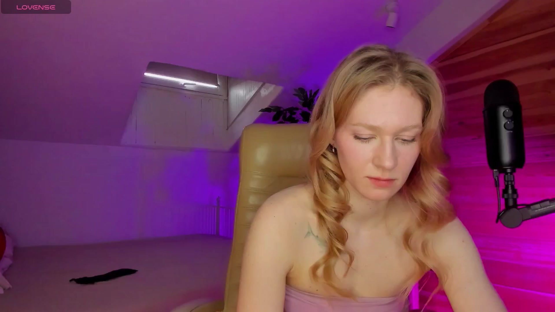 Gallery image thumbnail from AuroraShy's myfreecams stream on, 02/16/2026, 10:45 image 15 of 20