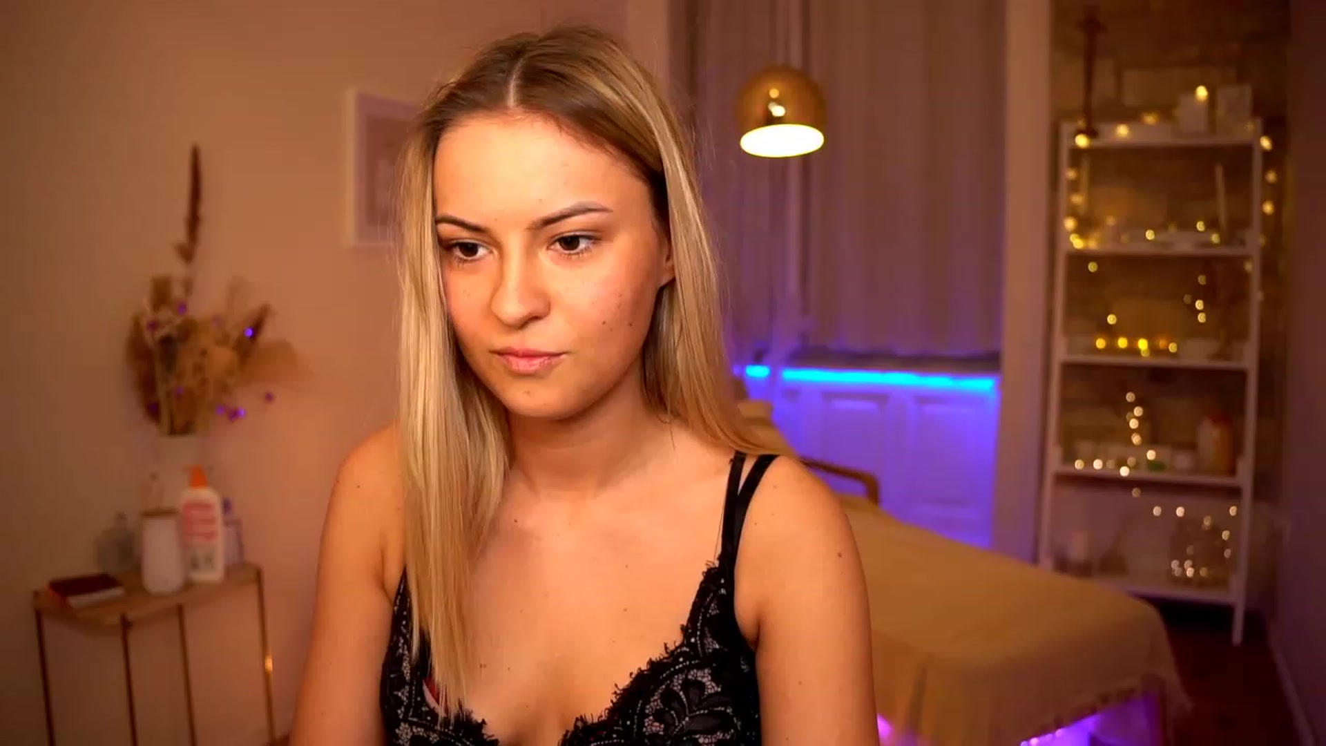 Gallery image thumbnail from Aurora_Sweet's myfreecams stream on, 03/18/2023, 16:50 image 9 of 20