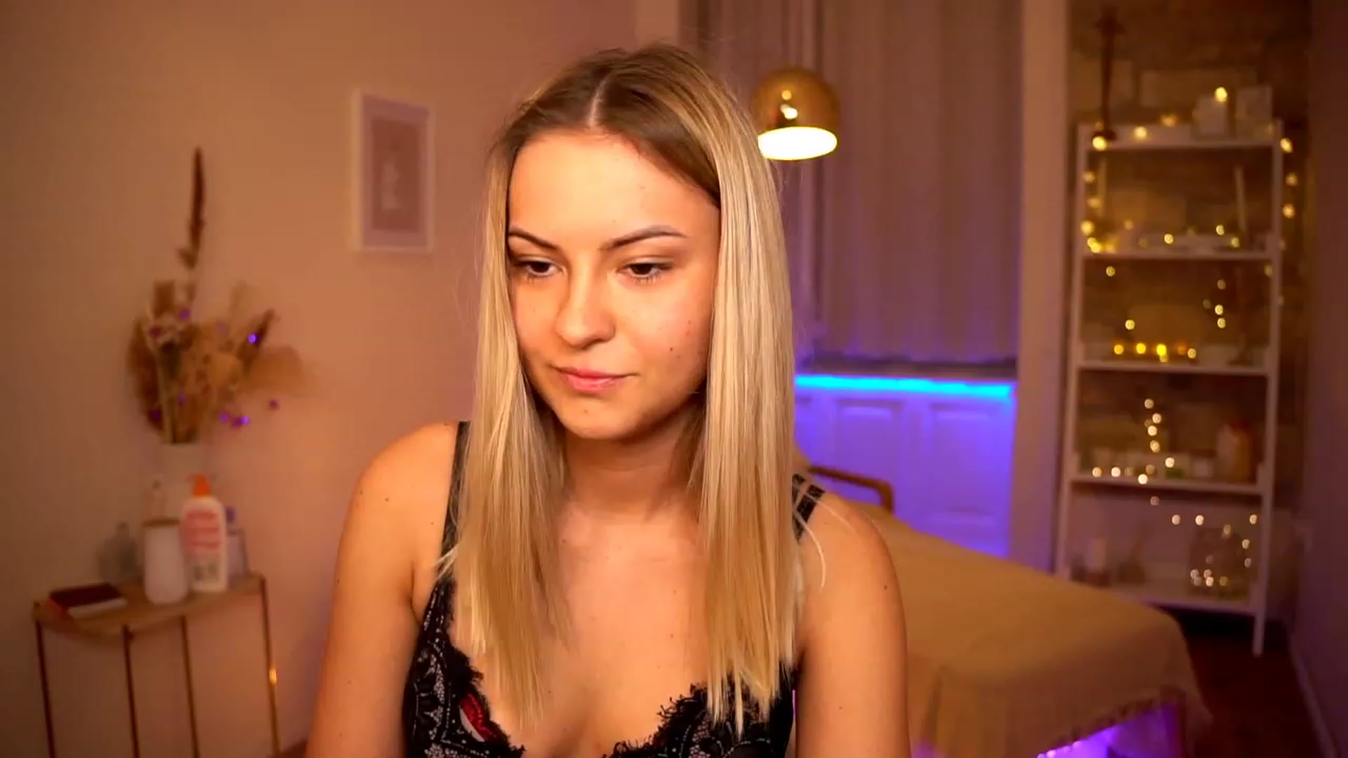 Gallery image thumbnail from Aurora_Sweet's myfreecams stream on, 03/18/2023, 16:50 image 11 of 20