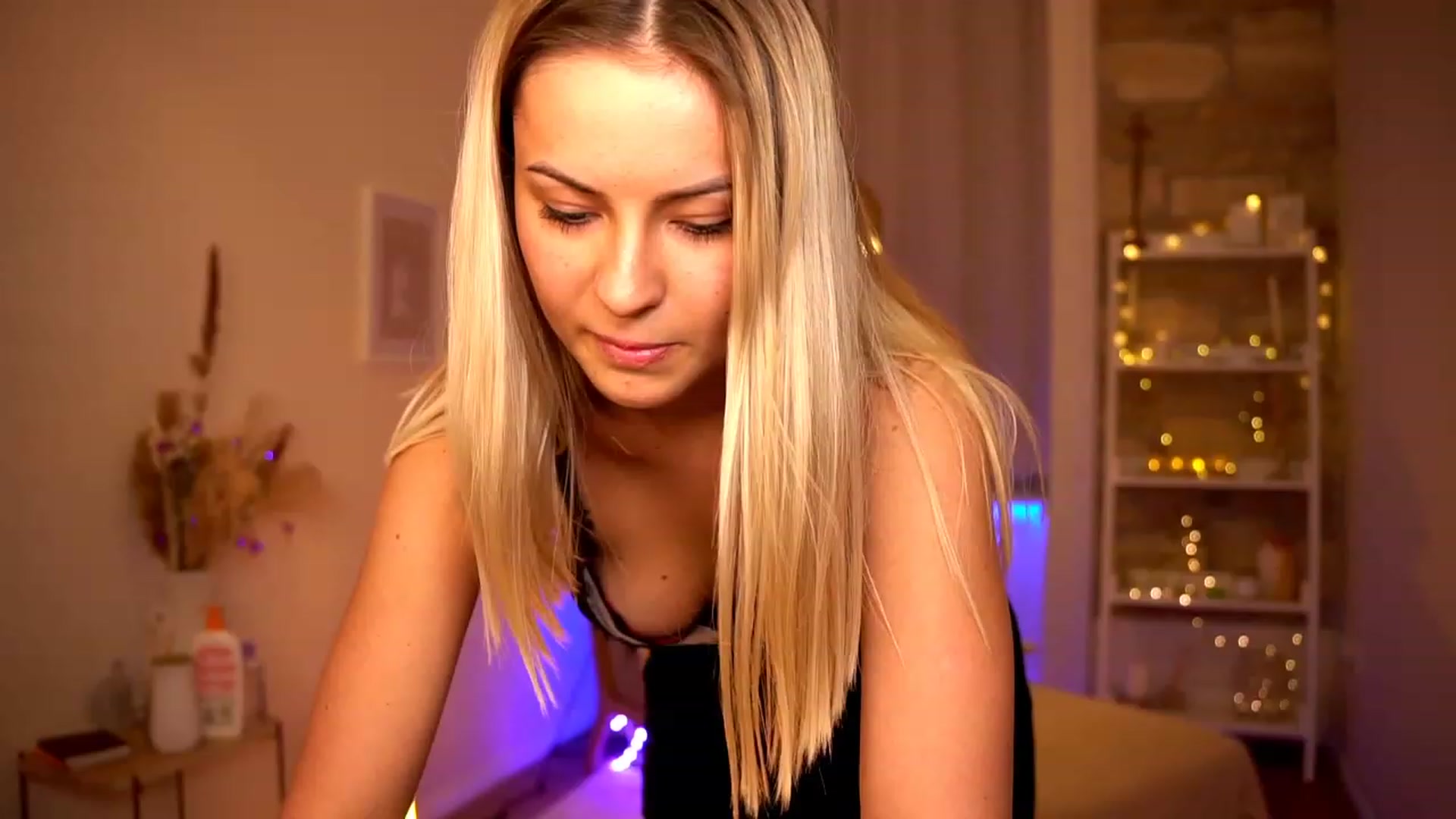 Gallery image thumbnail from Aurora_Sweet's myfreecams stream on, 03/18/2023, 17:48 image 12 of 20