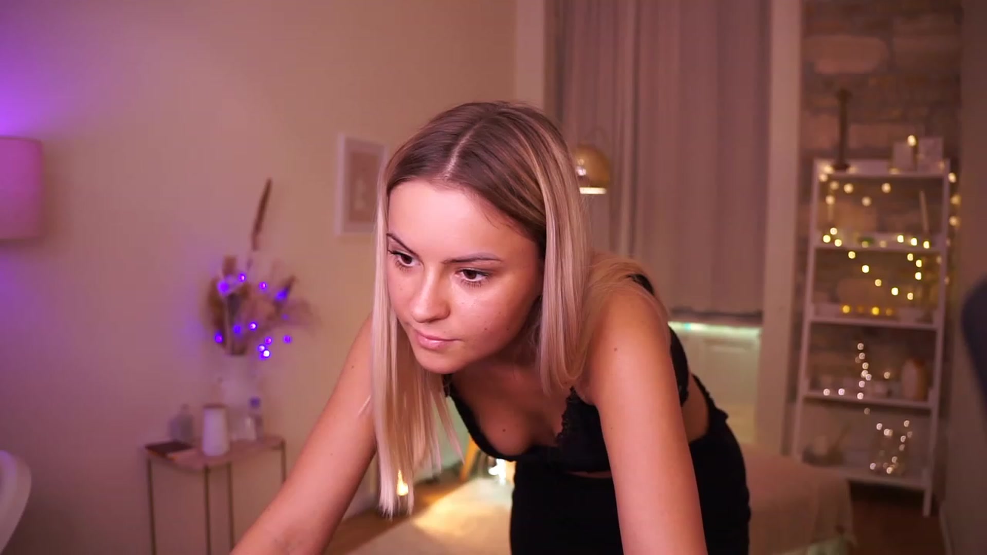 Gallery image thumbnail from Aurora_Sweet's myfreecams stream on, 04/09/2023, 21:06 image 3 of 20