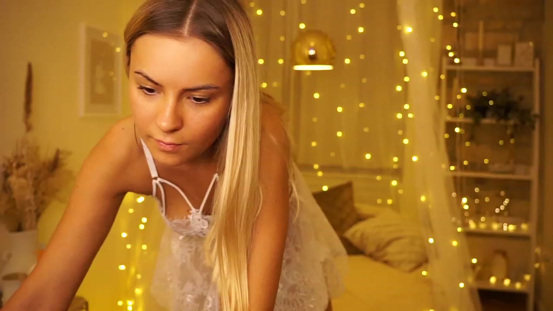 Gallery image thumbnail from Aurora_Sweet's myfreecams stream on, 05/05/2023, 19:41 image 8 of 20