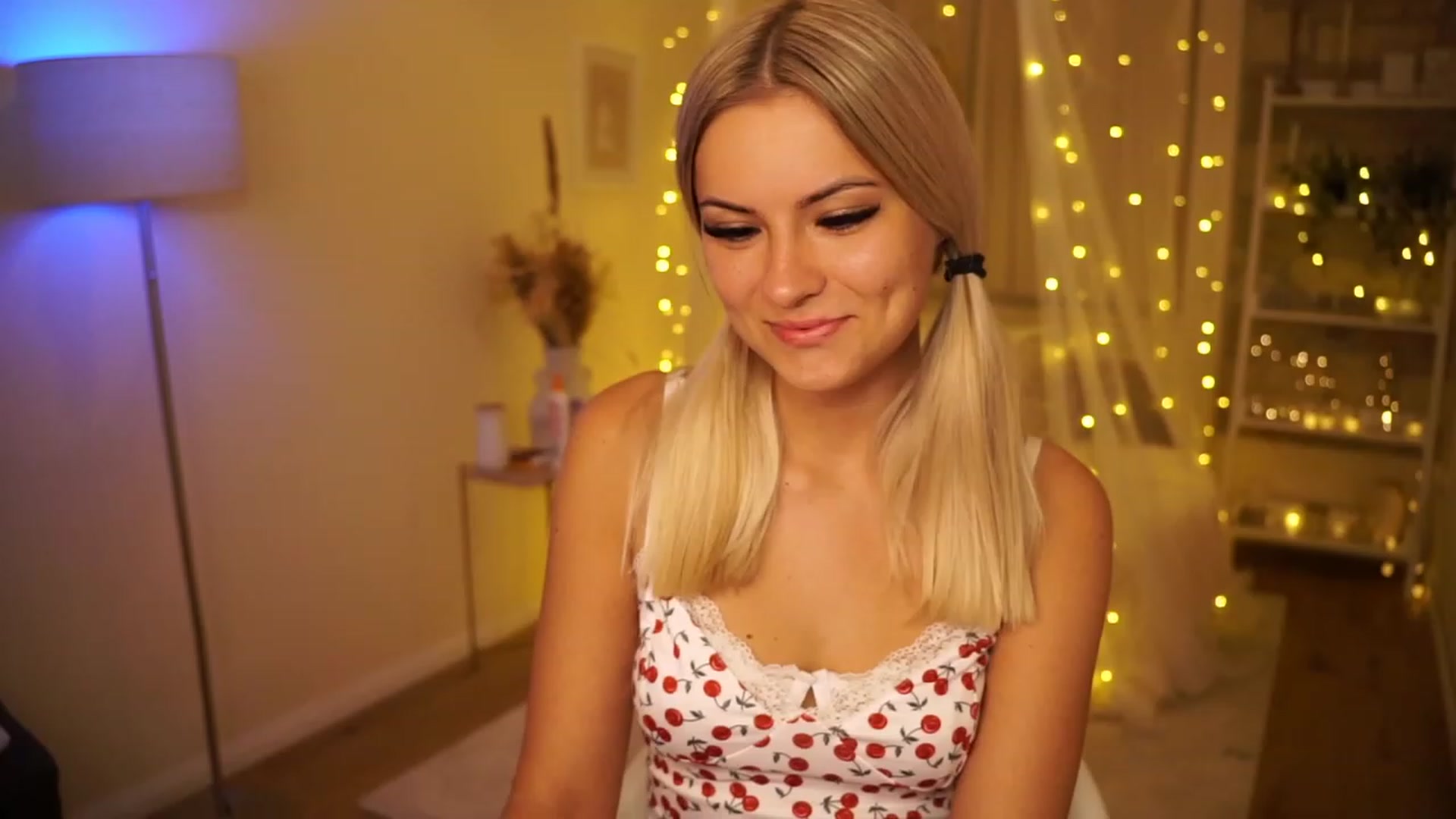 Gallery image thumbnail from Aurora_Sweet's myfreecams stream on, 06/15/2023, 24:01 image 14 of 20