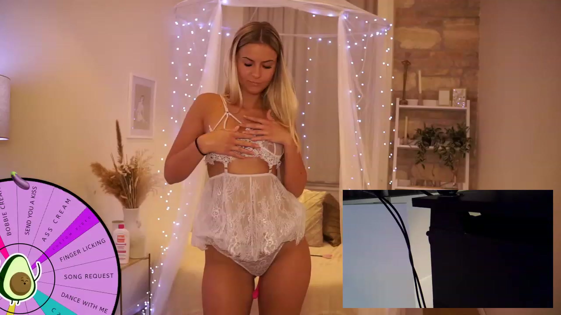 Gallery image thumbnail from Aurora_Sweet's myfreecams stream on, 09/04/2023, 23:29 image 18 of 20