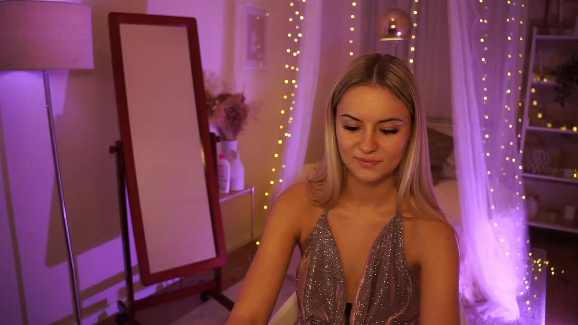 Gallery image thumbnail from Aurora_Sweet's myfreecams stream on, 12/16/2023, 18:42 image 7 of 20