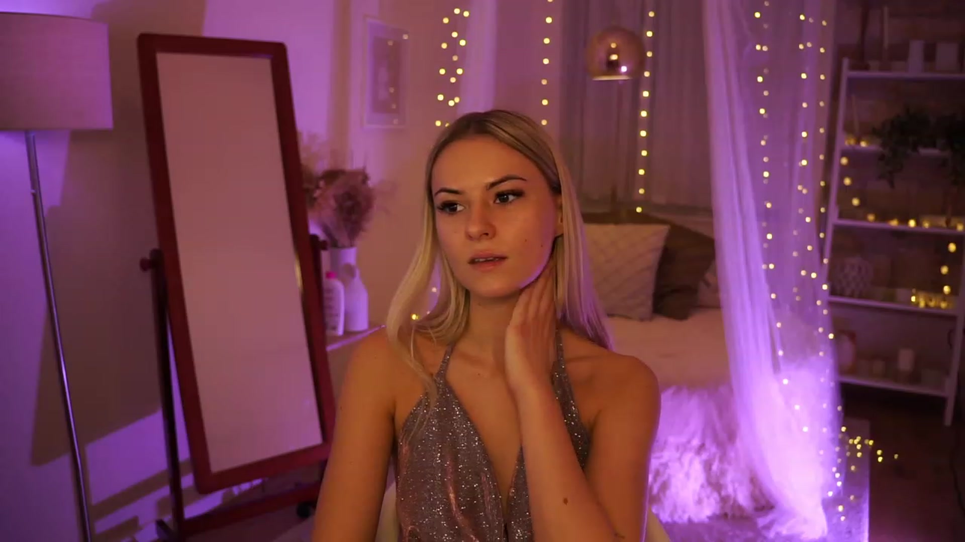 Gallery image thumbnail from Aurora_Sweet's myfreecams stream on, 12/16/2023, 18:42 image 13 of 20