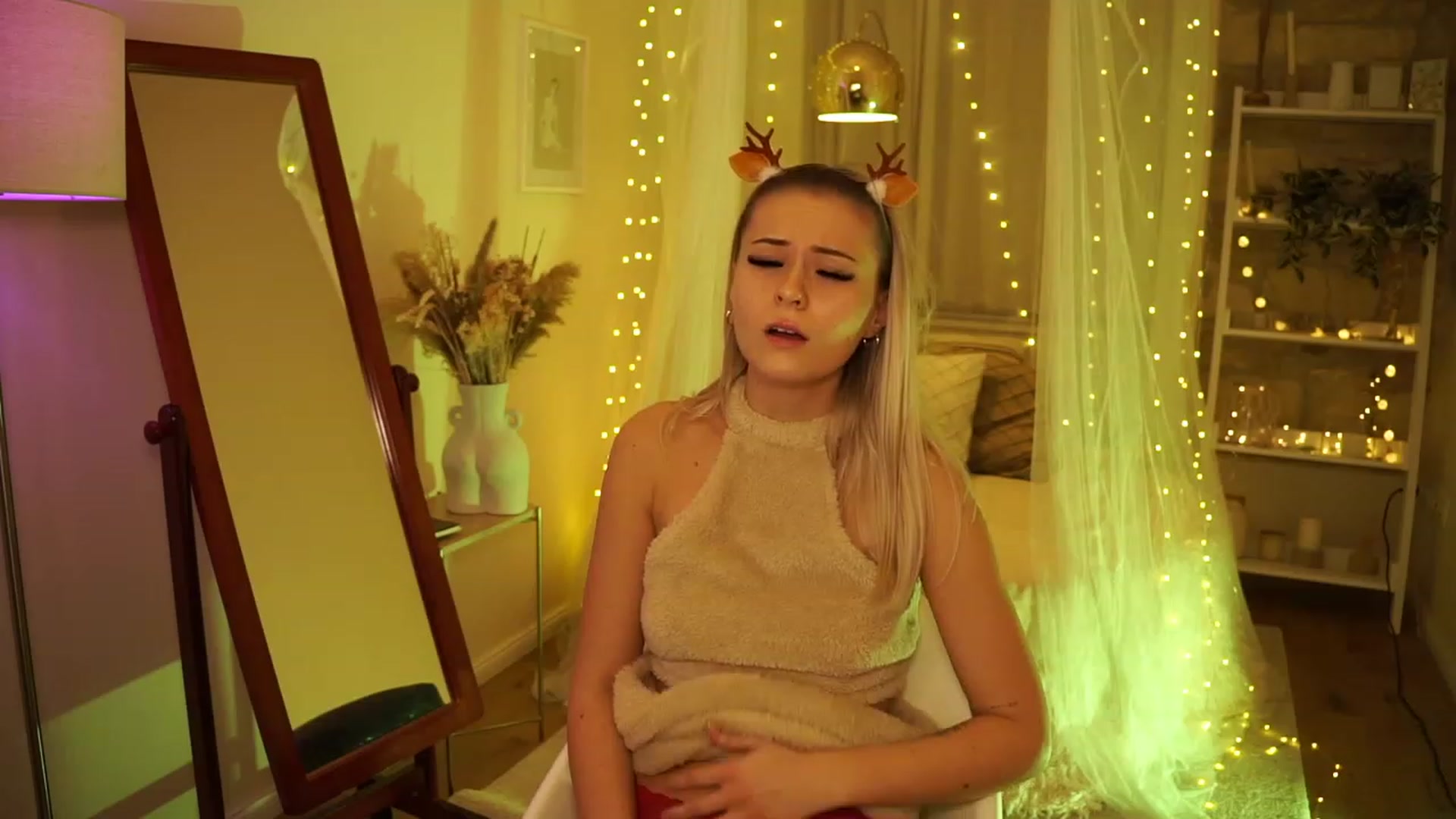 Gallery image thumbnail from Aurora_Sweet's myfreecams stream on, 01/13/2024, 16:07 image 7 of 20