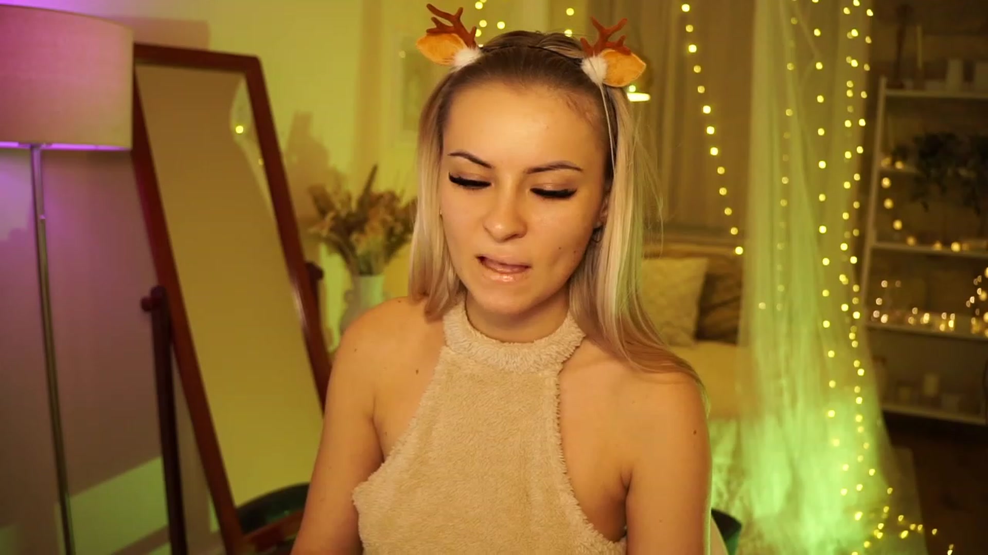Gallery image thumbnail from Aurora_Sweet's myfreecams stream on, 01/13/2024, 16:07 image 13 of 20