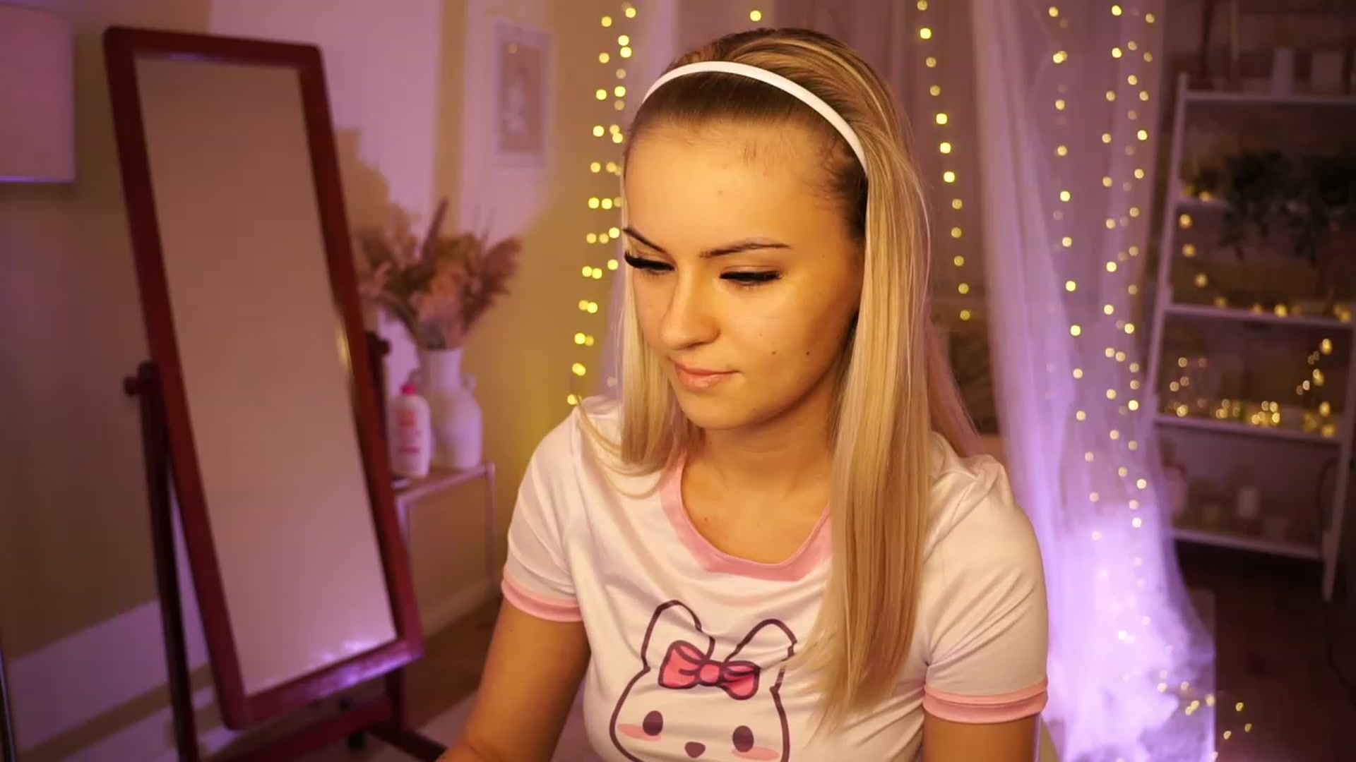 Gallery image thumbnail from Aurora_Sweet's myfreecams stream on, 01/14/2024, 16:38 image 14 of 20