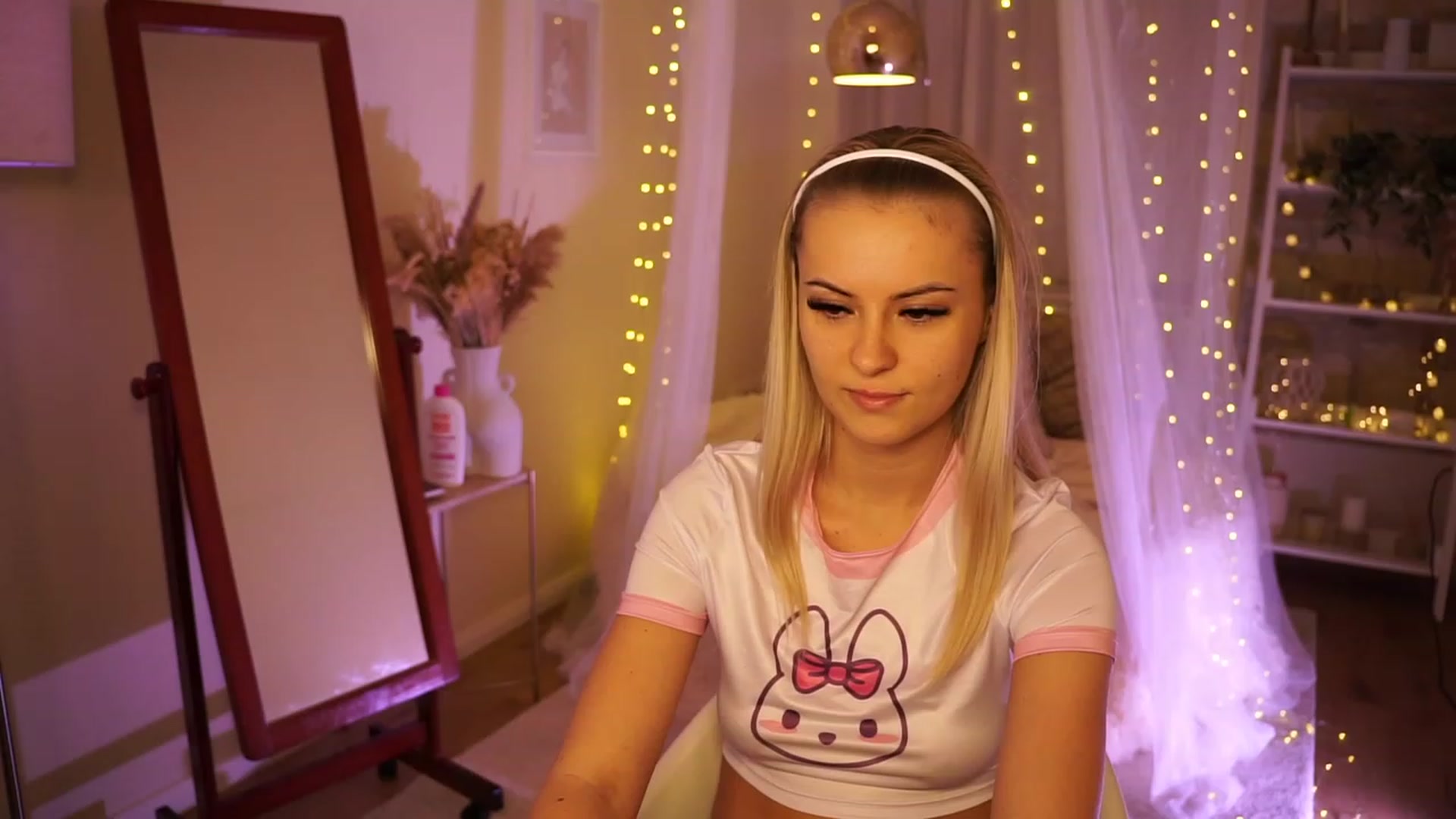 Gallery image thumbnail from Aurora_Sweet's myfreecams stream on, 01/14/2024, 16:38 image 7 of 20