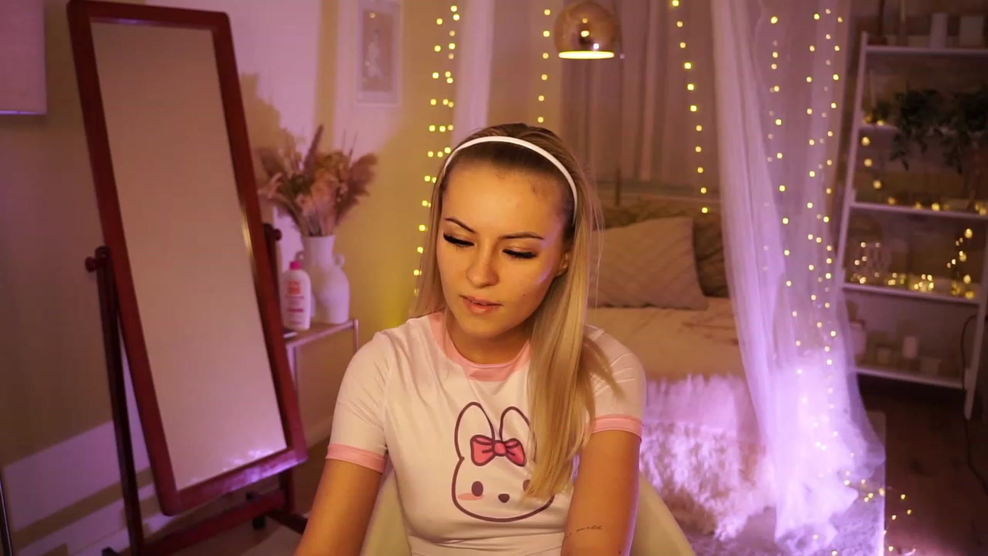 Gallery image thumbnail from Aurora_Sweet's myfreecams stream on, 01/14/2024, 16:38 image 10 of 20