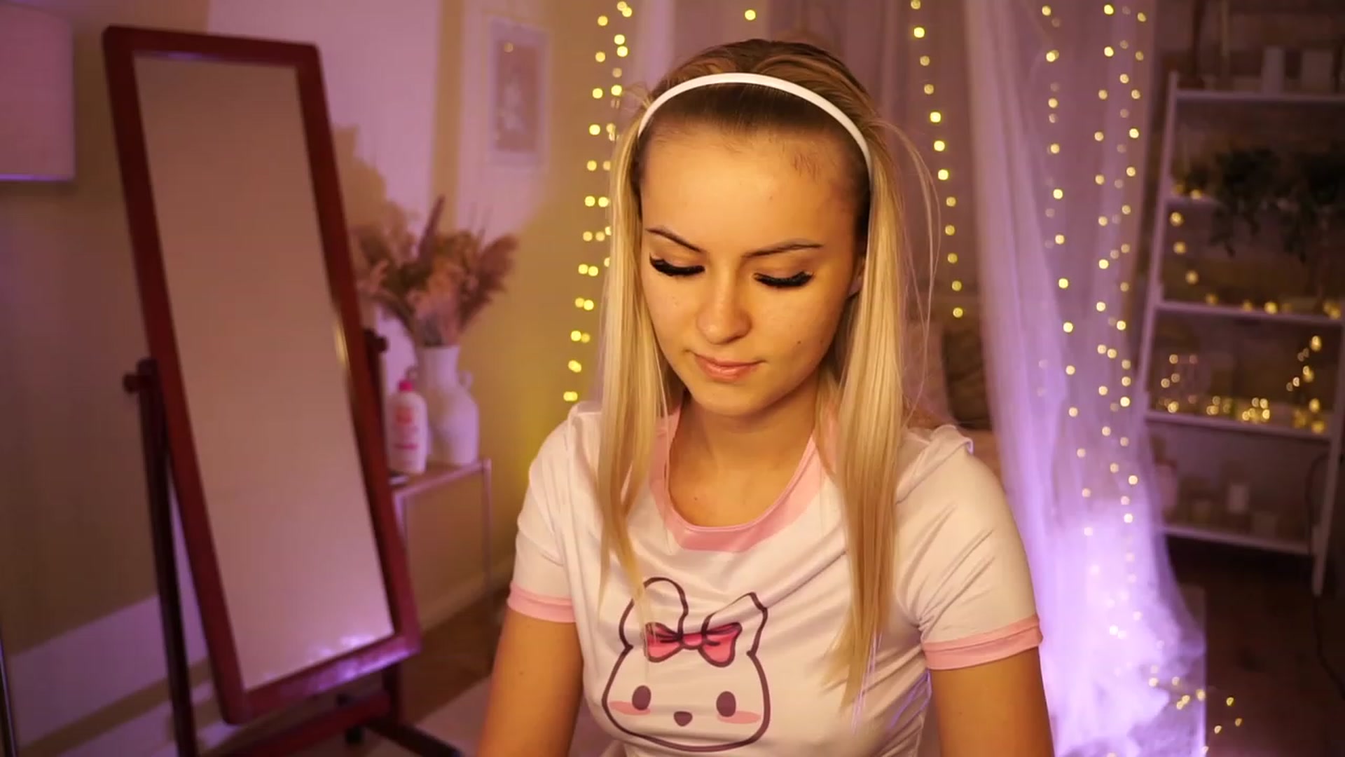 Gallery image thumbnail from Aurora_Sweet's myfreecams stream on, 01/14/2024, 16:38 image 15 of 20