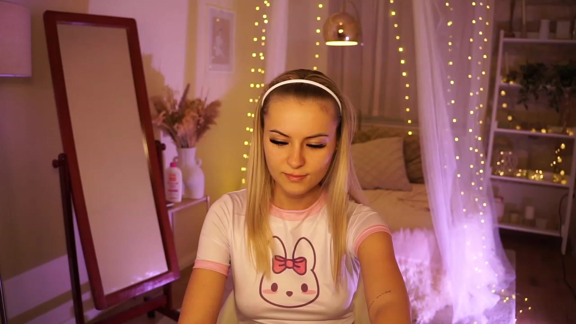 Gallery image thumbnail from Aurora_Sweet's myfreecams stream on, 01/14/2024, 16:38 image 18 of 20