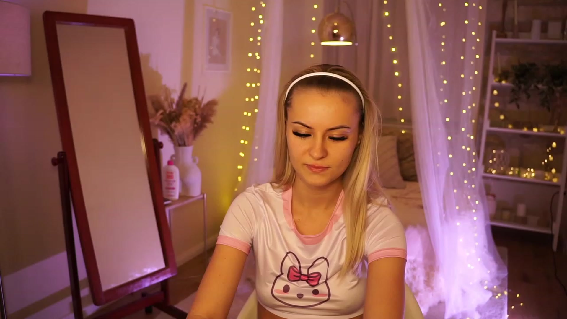Gallery image thumbnail from Aurora_Sweet's myfreecams stream on, 01/14/2024, 16:38 image 13 of 20