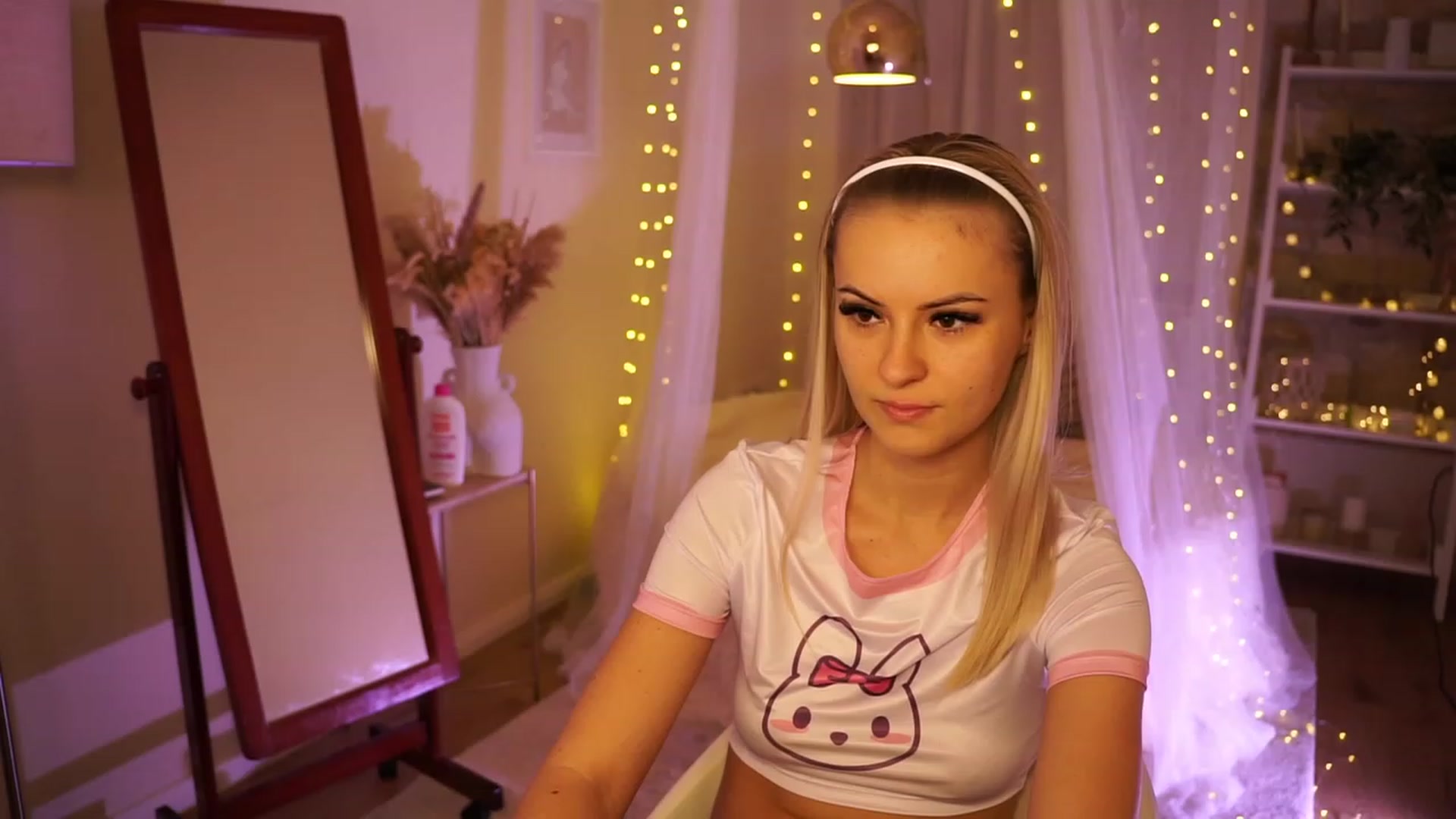 Gallery image thumbnail from Aurora_Sweet's myfreecams stream on, 01/14/2024, 16:38 image 6 of 20