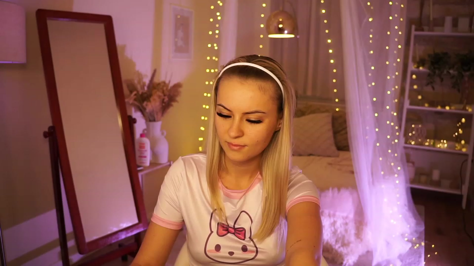 Gallery image thumbnail from Aurora_Sweet's myfreecams stream on, 01/14/2024, 16:38 image 16 of 20