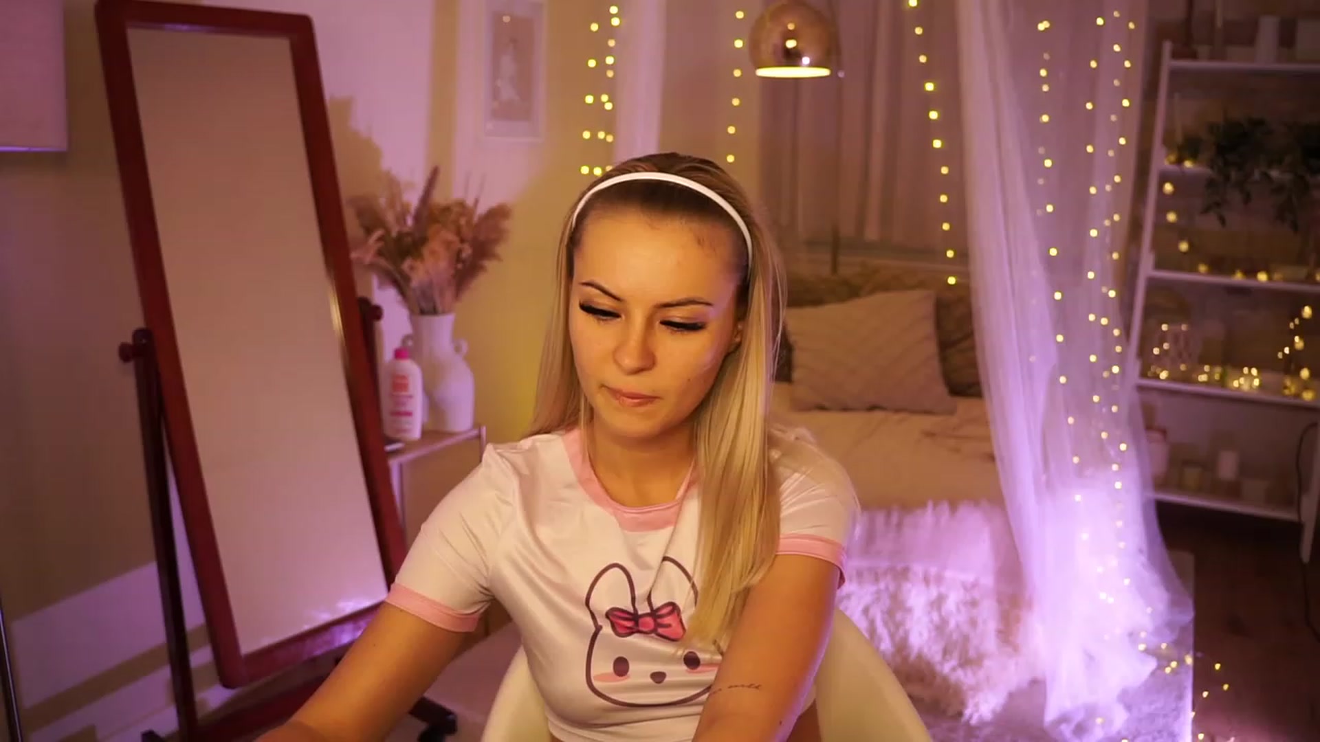 Gallery image thumbnail from Aurora_Sweet's myfreecams stream on, 01/14/2024, 16:38 image 8 of 20