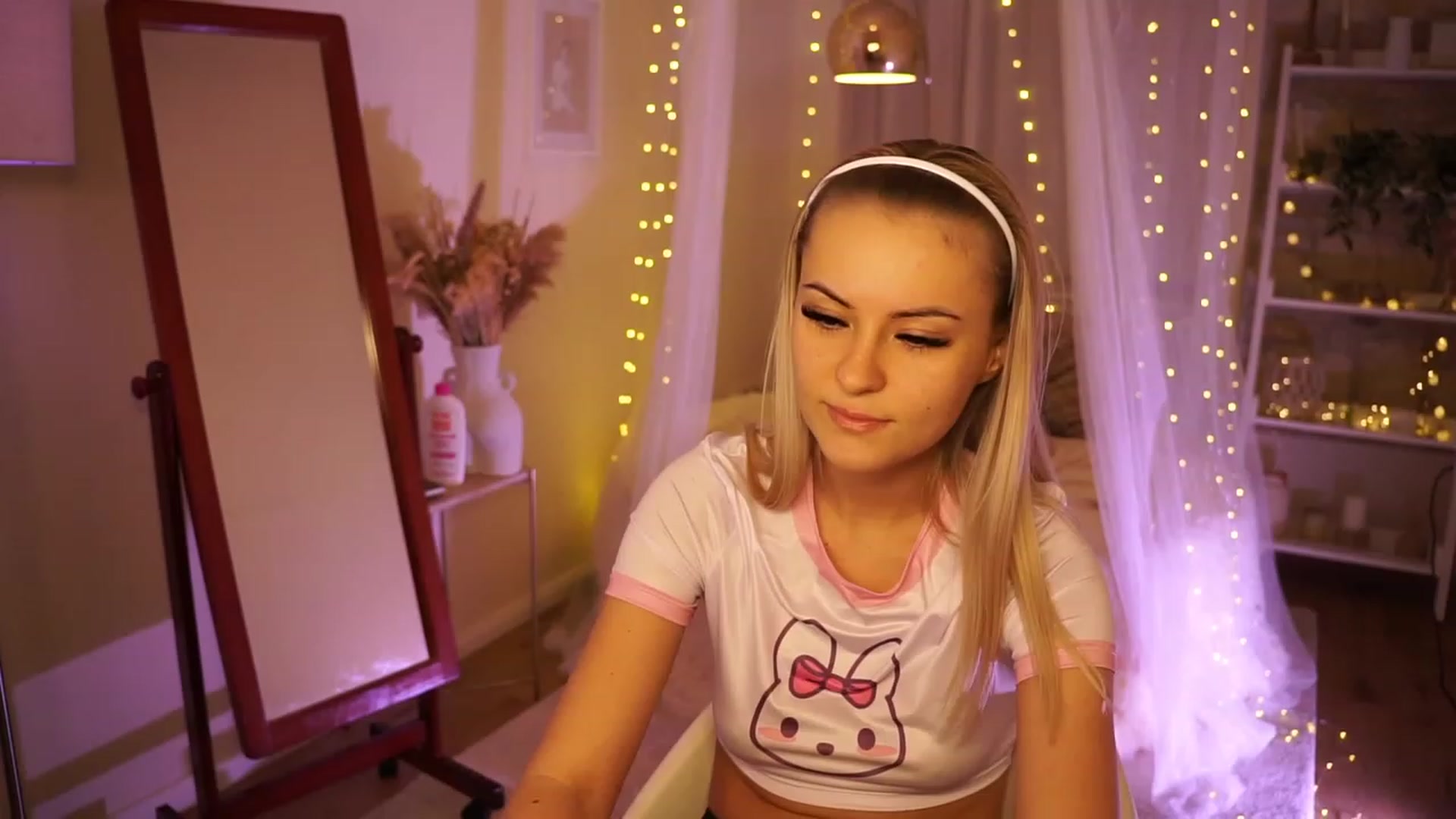 Gallery image thumbnail from Aurora_Sweet's myfreecams stream on, 01/14/2024, 16:38 image 5 of 20
