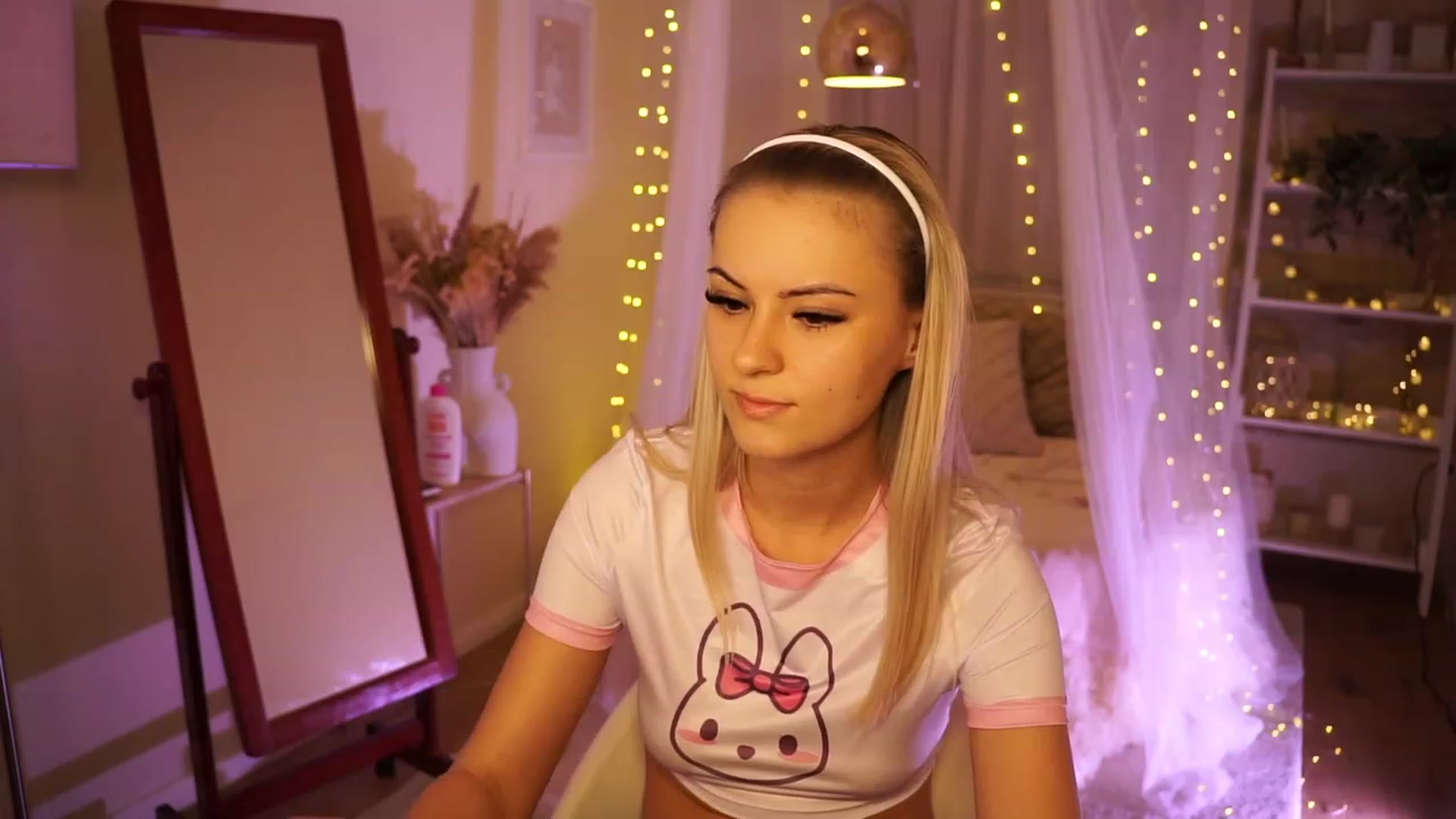 Gallery image thumbnail from Aurora_Sweet's myfreecams stream on, 01/14/2024, 17:51 image 17 of 20