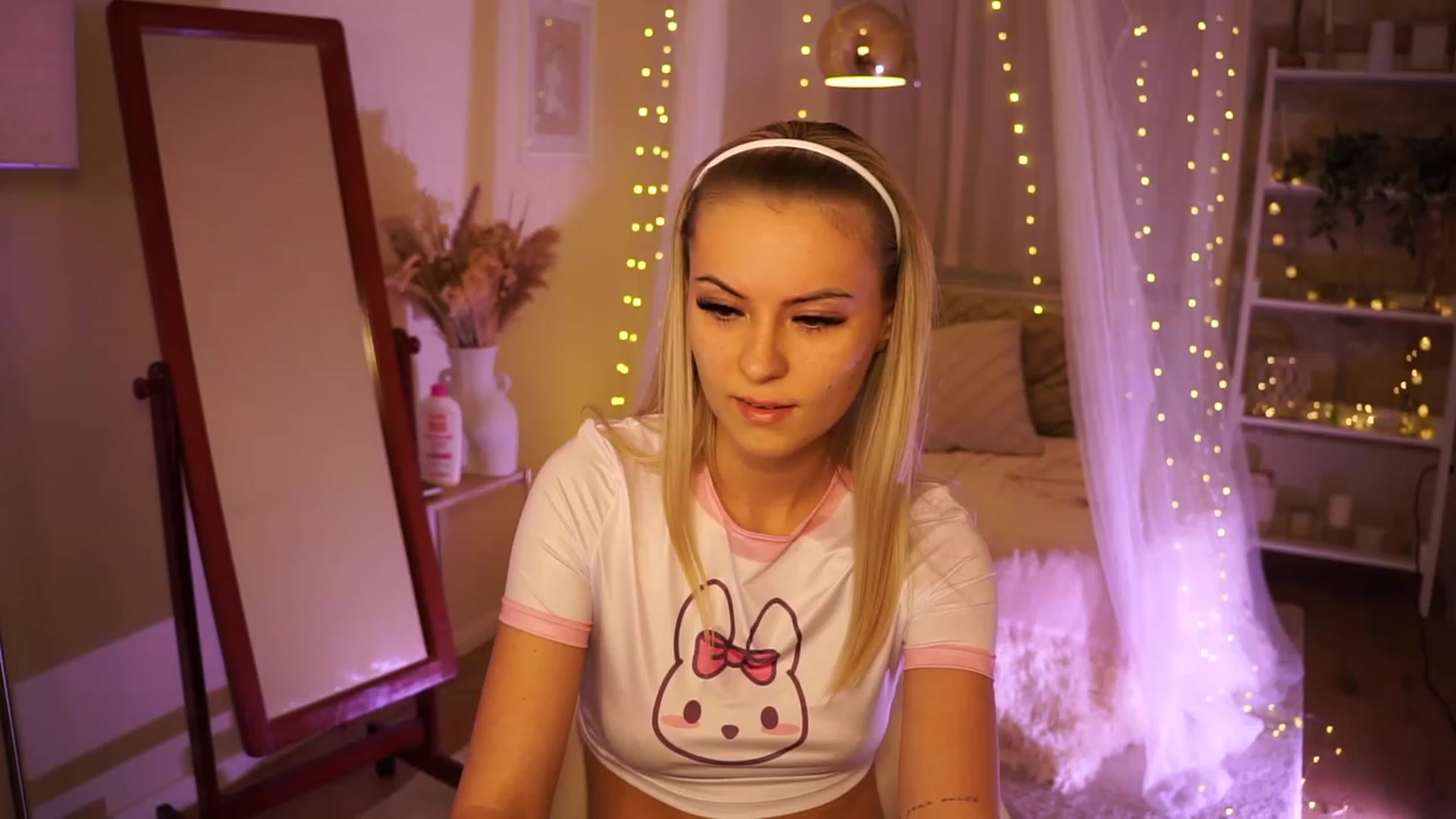Gallery image thumbnail from Aurora_Sweet's myfreecams stream on, 01/14/2024, 17:51 image 16 of 20