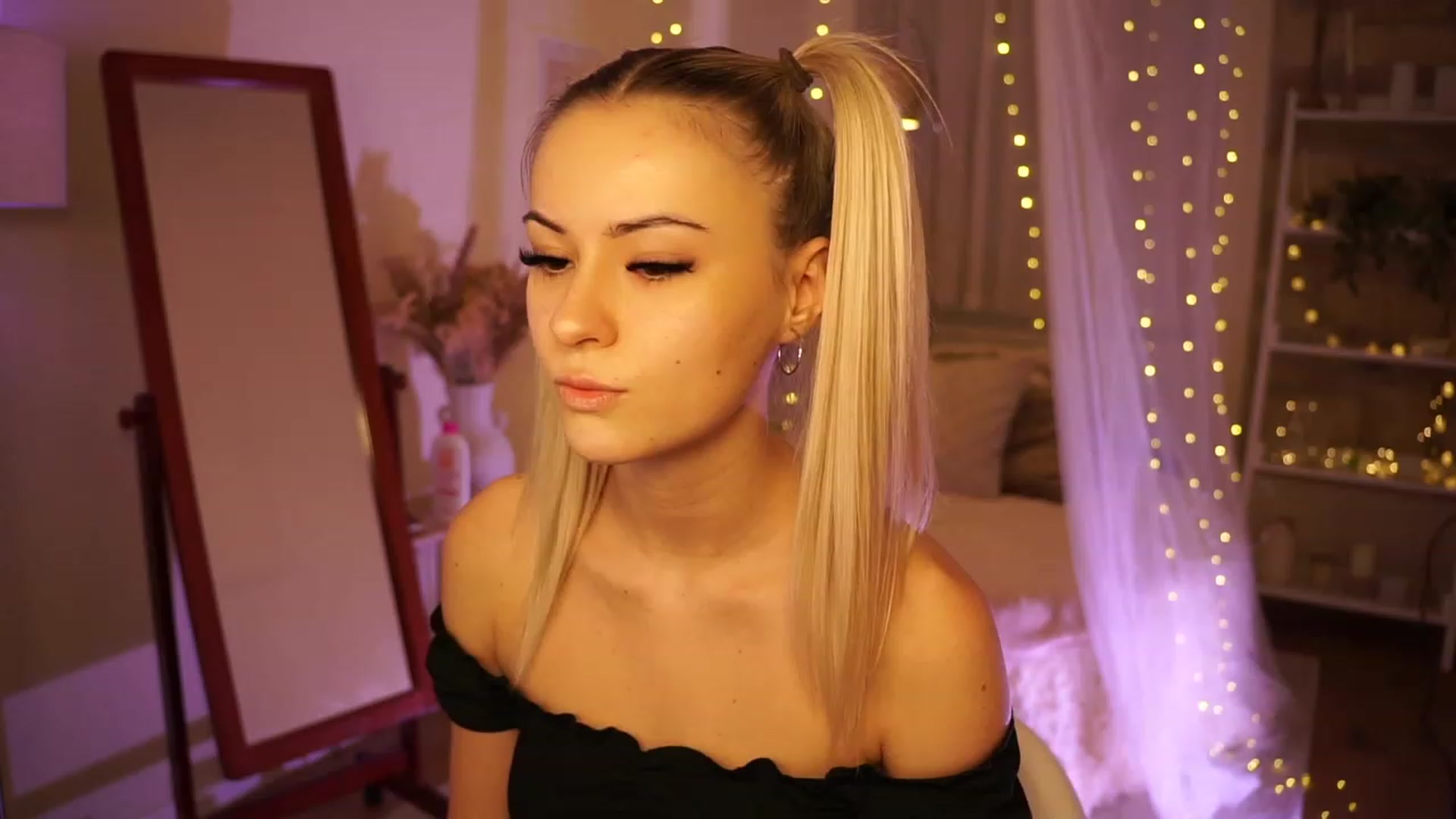 Gallery image thumbnail from Aurora_Sweet's myfreecams stream on, 01/15/2024, 17:27 image 1 of 20