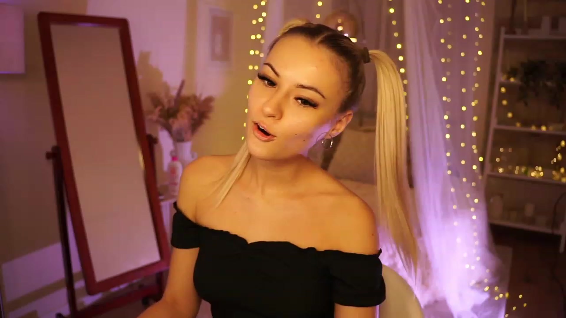 Gallery image thumbnail from Aurora_Sweet's myfreecams stream on, 01/15/2024, 17:27 image 10 of 20