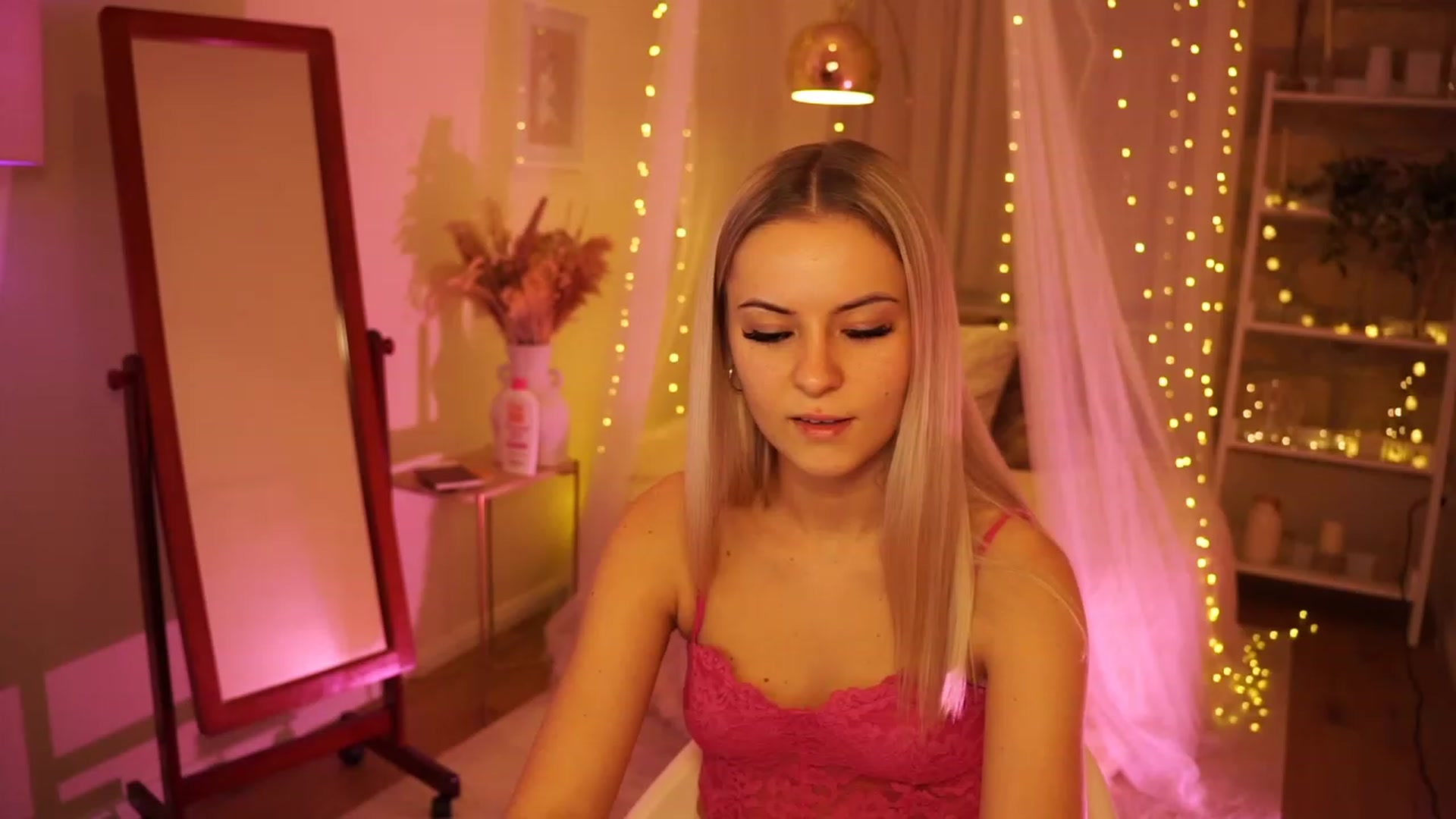 Gallery image thumbnail from Aurora_Sweet's myfreecams stream on, 01/25/2024, 20:22 image 9 of 20