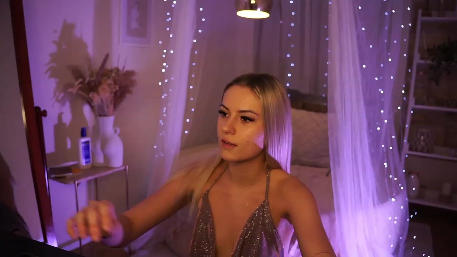 Gallery image thumbnail from Aurora_Sweet's myfreecams stream on, 02/03/2024, 18:33 image 19 of 20