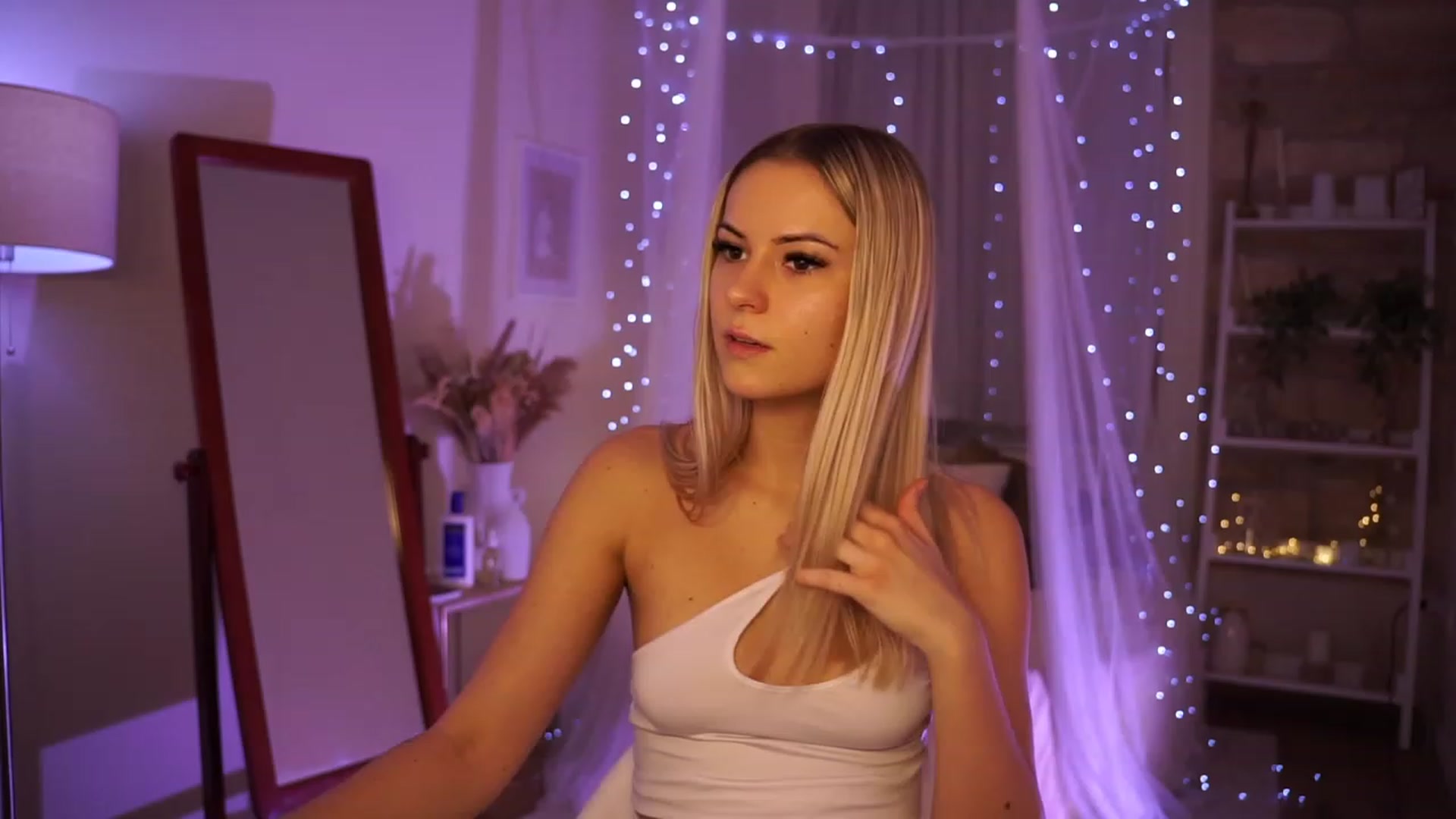 Gallery image thumbnail from Aurora_Sweet's myfreecams stream on, 02/05/2024, 18:22 image 1 of 20