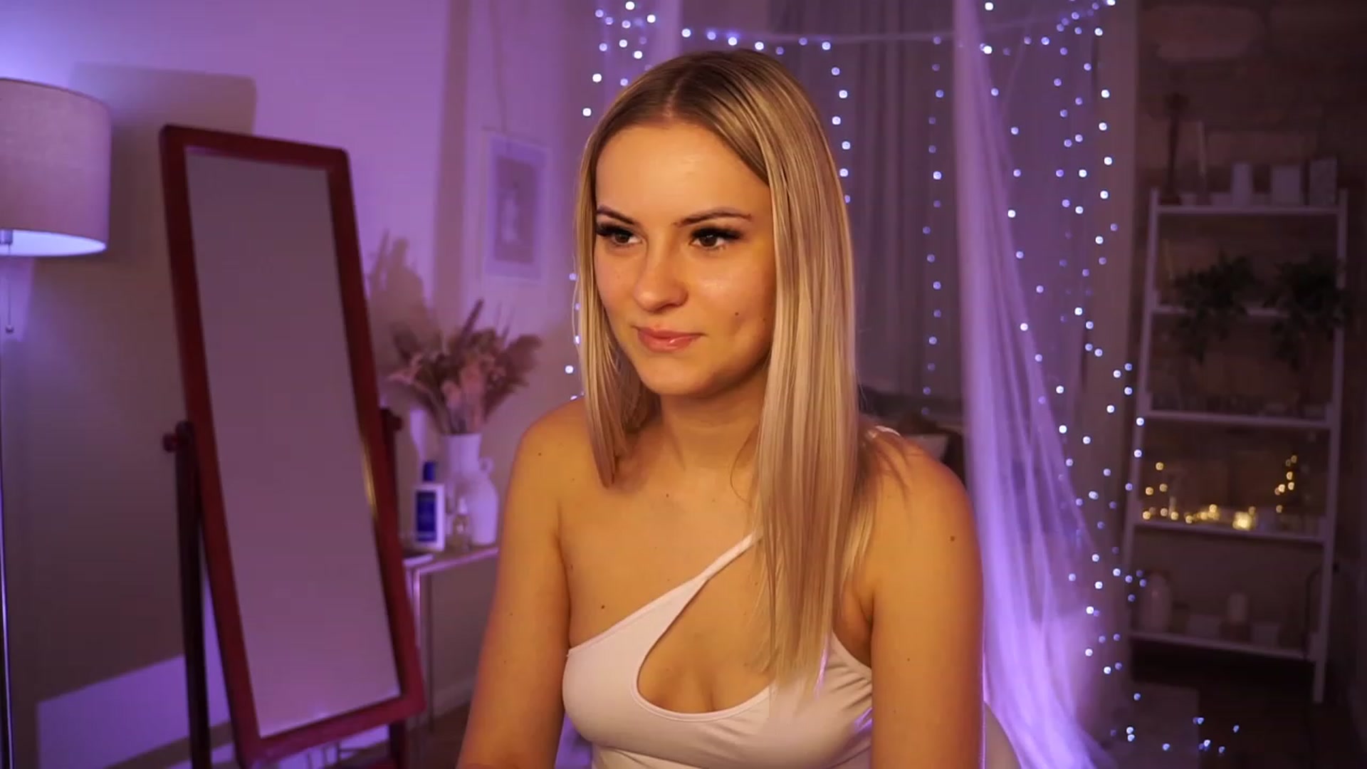 Gallery image thumbnail from Aurora_Sweet's myfreecams stream on, 02/05/2024, 18:22 image 2 of 20