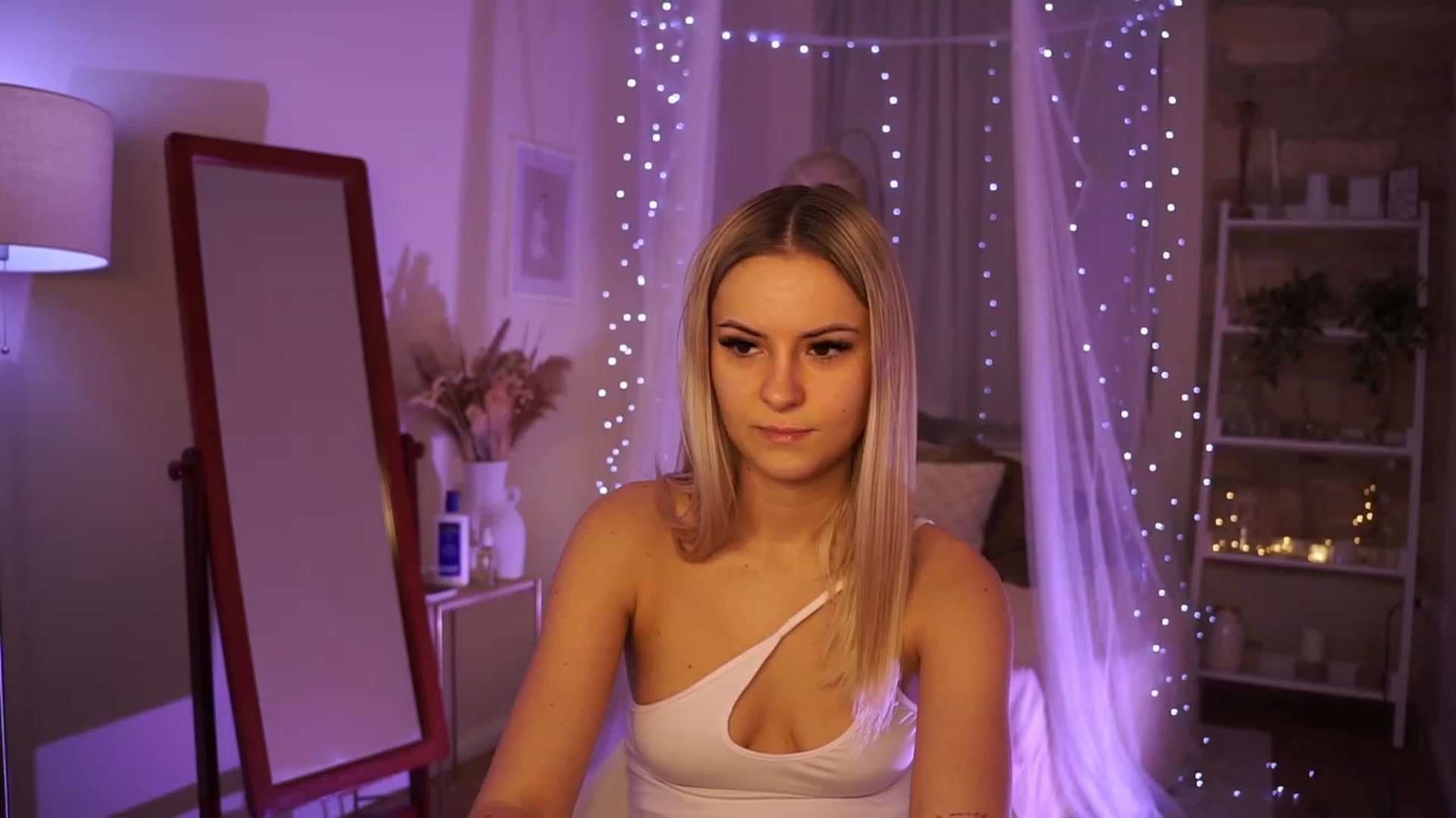 Gallery image thumbnail from Aurora_Sweet's myfreecams stream on, 02/05/2024, 18:22 image 17 of 20
