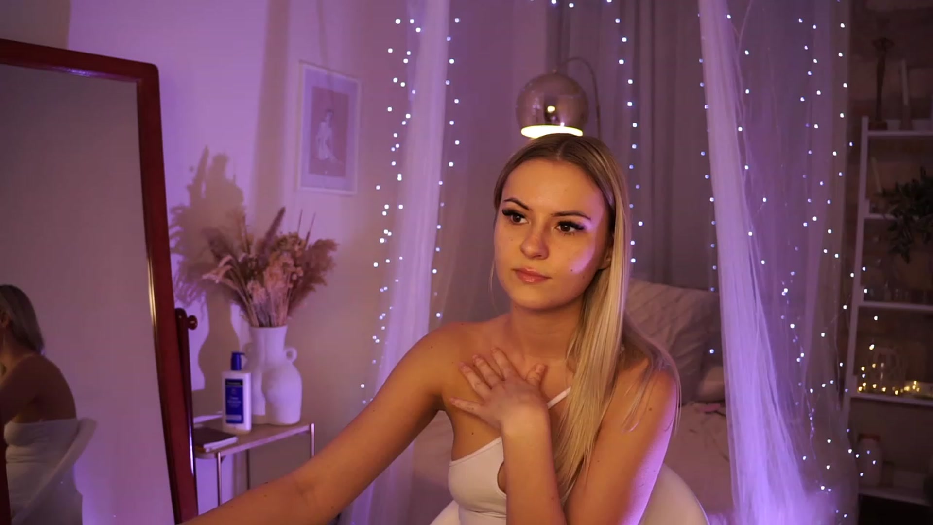 Gallery image thumbnail from Aurora_Sweet's myfreecams stream on, 02/05/2024, 21:41 image 7 of 20